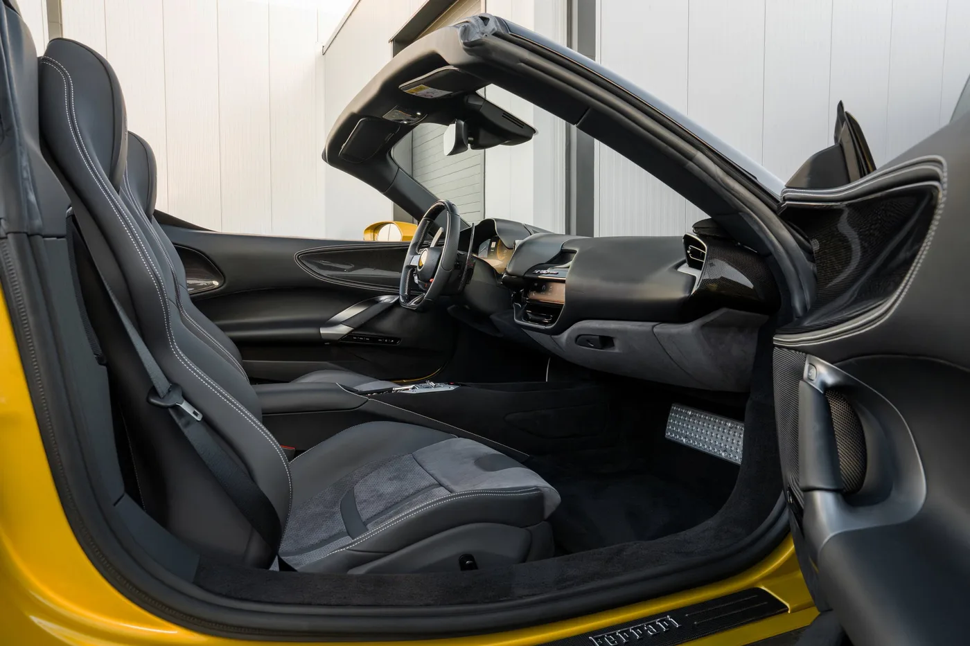 2024 Ferrari SF90 Spider angeboten von einem Supersportwagenhändler in Woerden, Niederlande, Foto 18 von 25