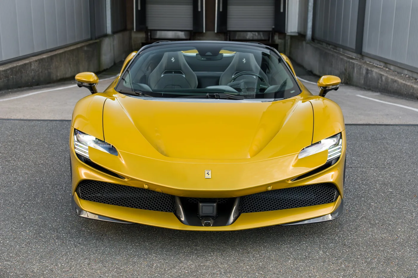 2024 Ferrari SF90 Spider angeboten von einem Supersportwagenhändler in Woerden, Niederlande, Foto 21 von 25