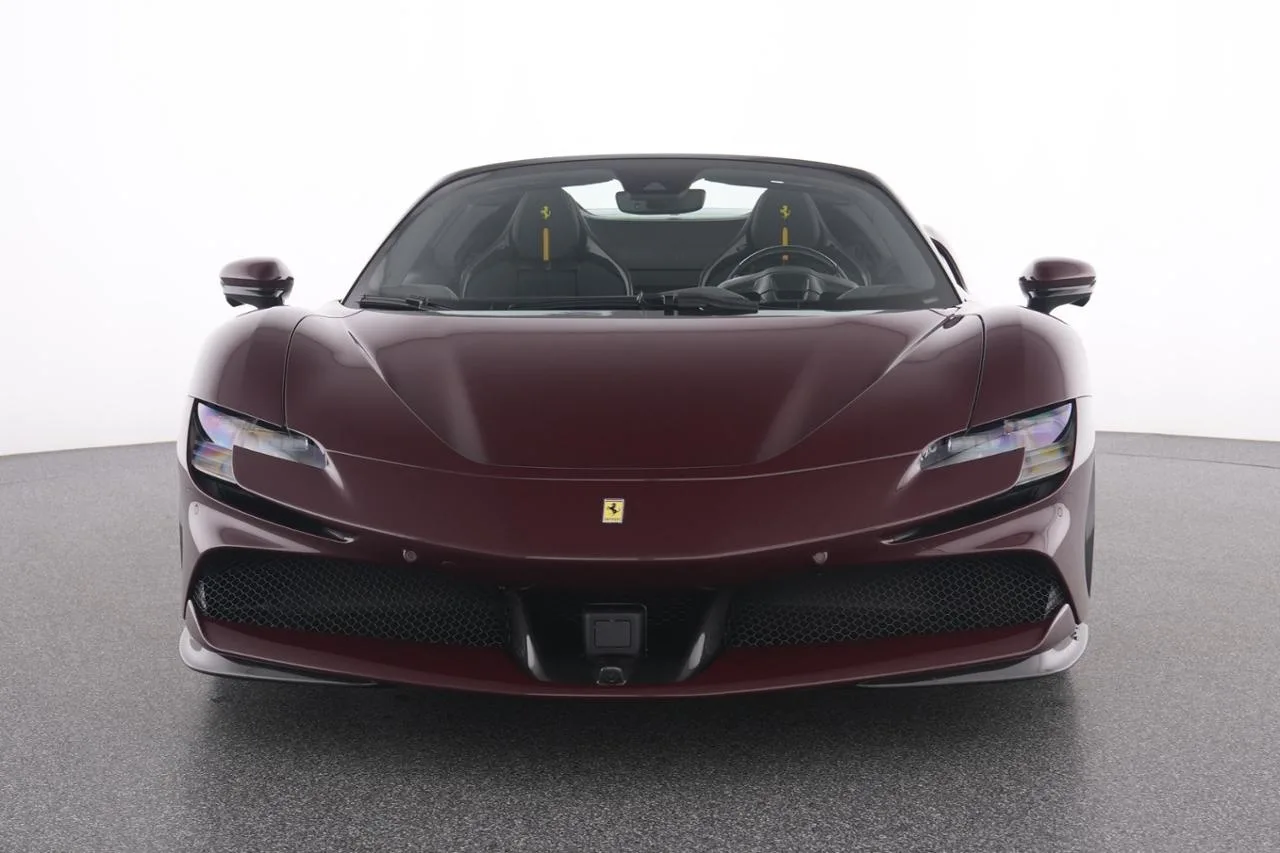 2024 Ferrari SF90 Spider angeboten von einem Fachhändler in Meerbusch, Deutschland, Hauptfoto