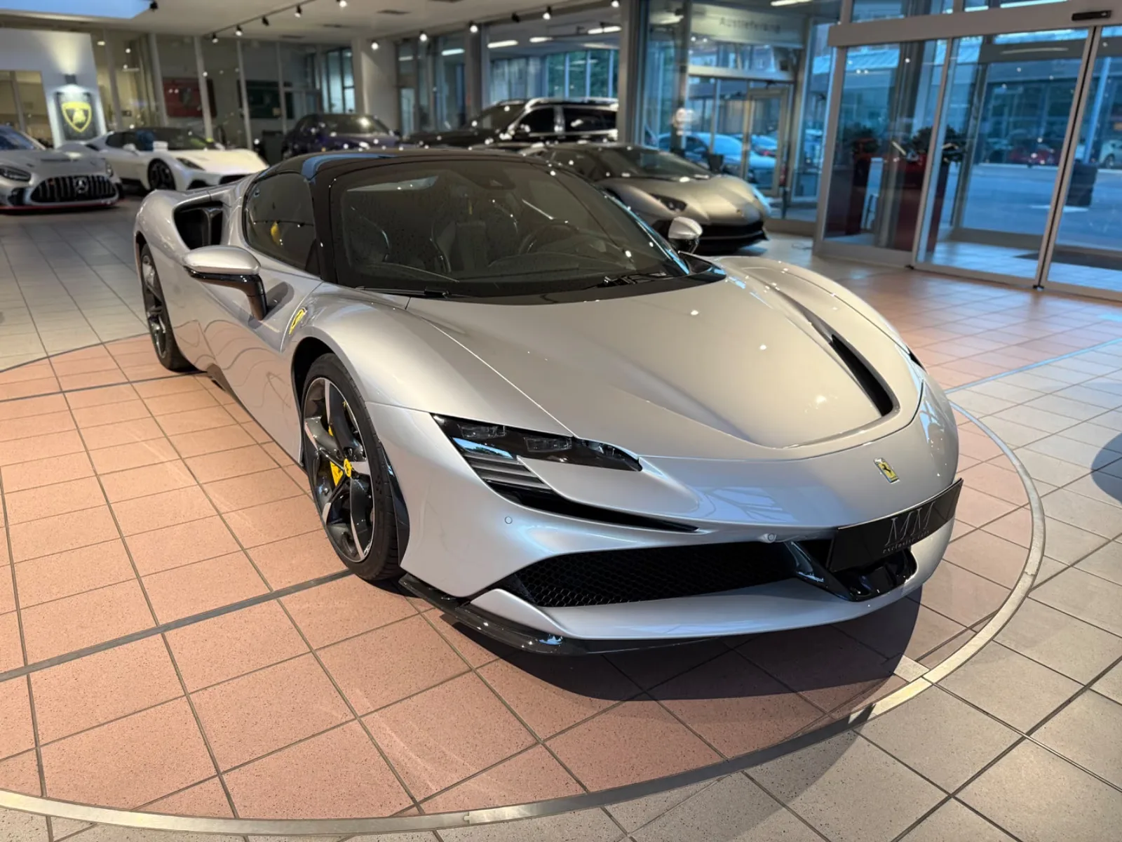 2024 Ferrari SF90 Spider proposta da un concessionario specializzato a Hannover, Germania, foto principale