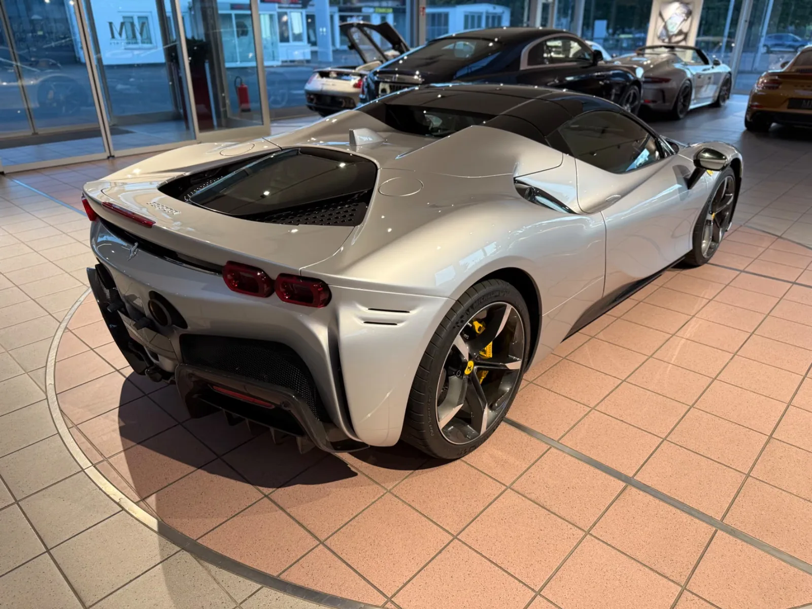 2024 Ferrari SF90 Spider, 8/30