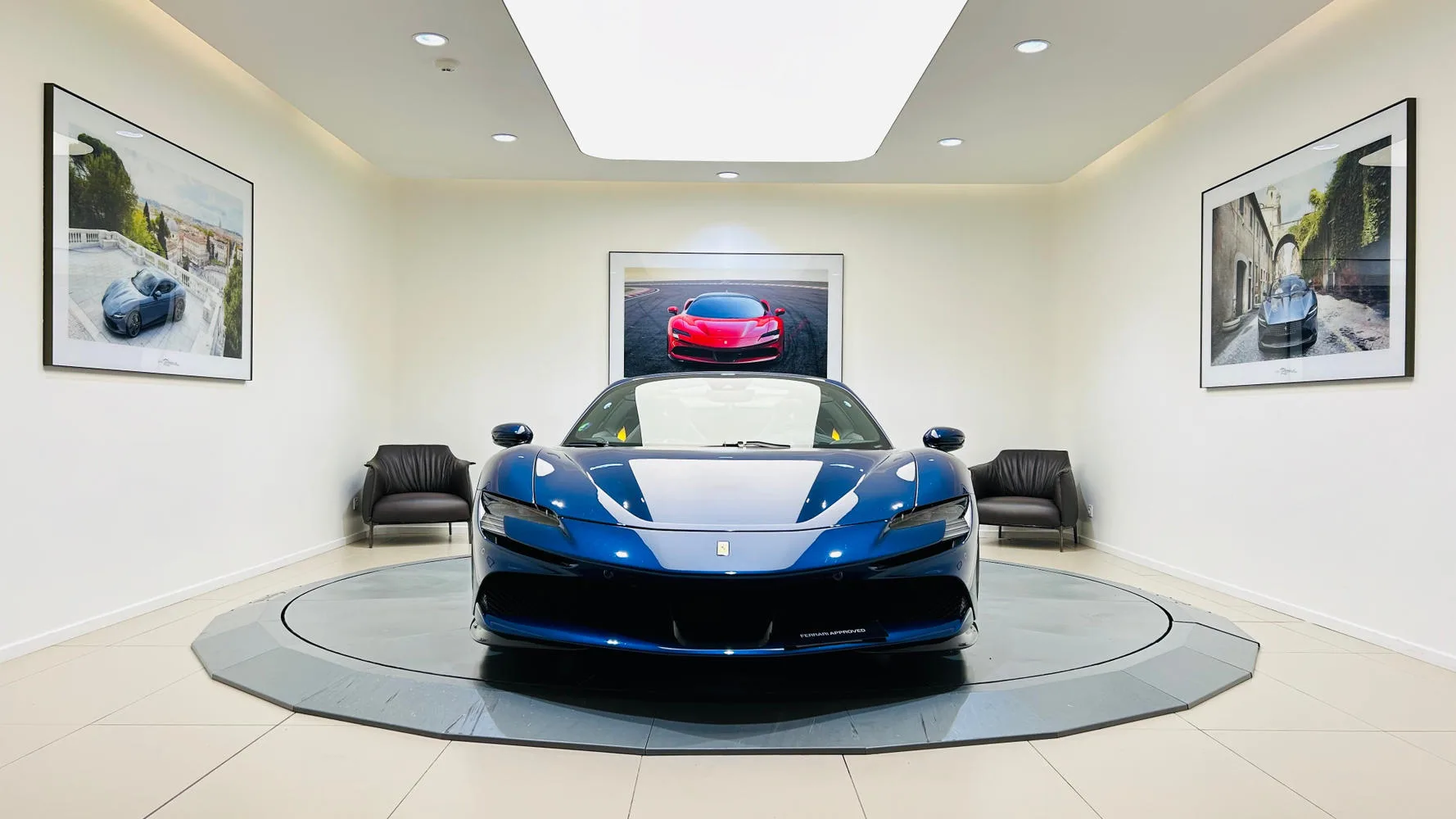 2024 Ferrari SF90 Spider proposée par un concessionnaire spécialisé à Balma, France, photo principale