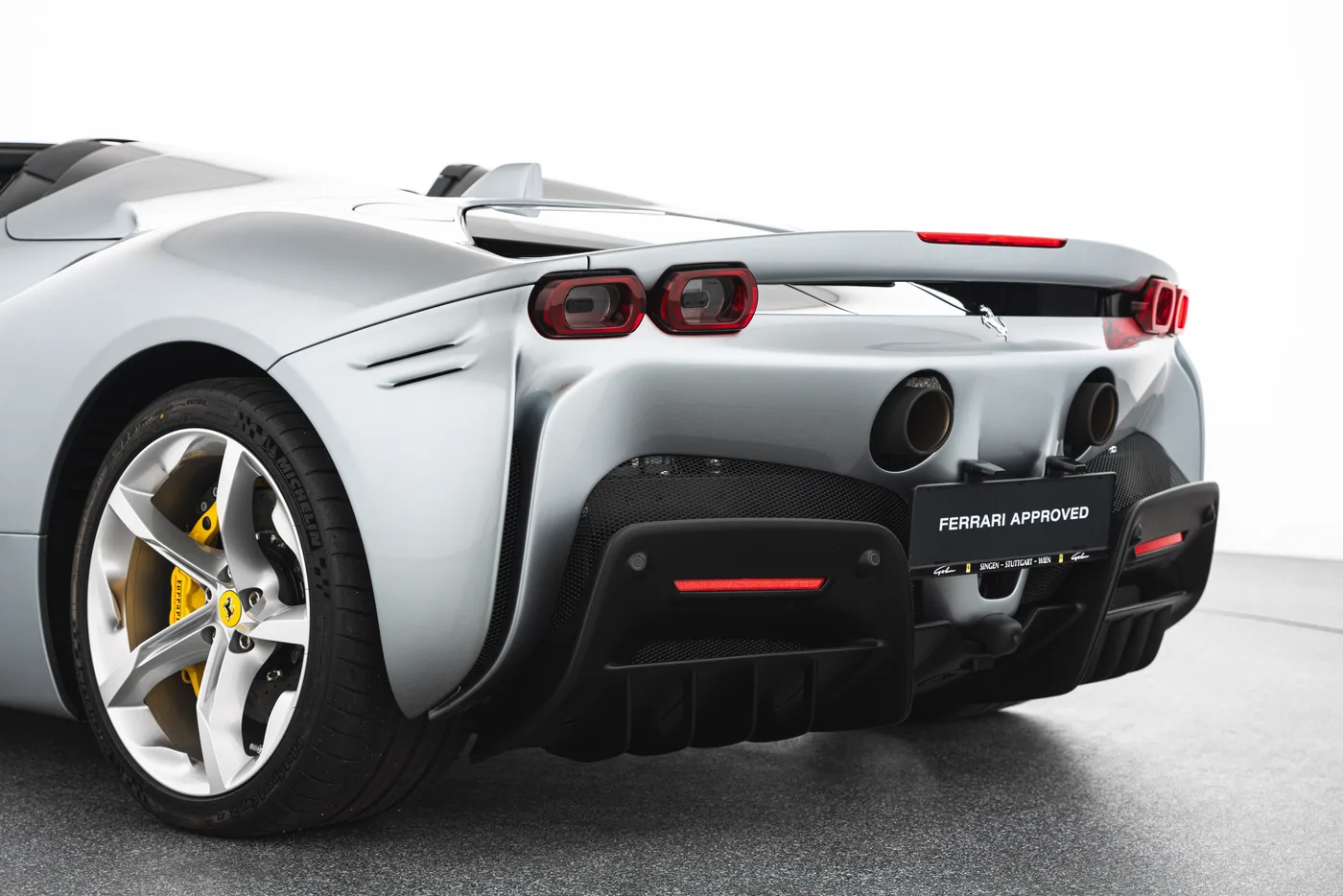 2024 Ferrari SF90 Spider angeboten von einem Fachhändler in Vösendorf, Österreich, Foto 14 von 15