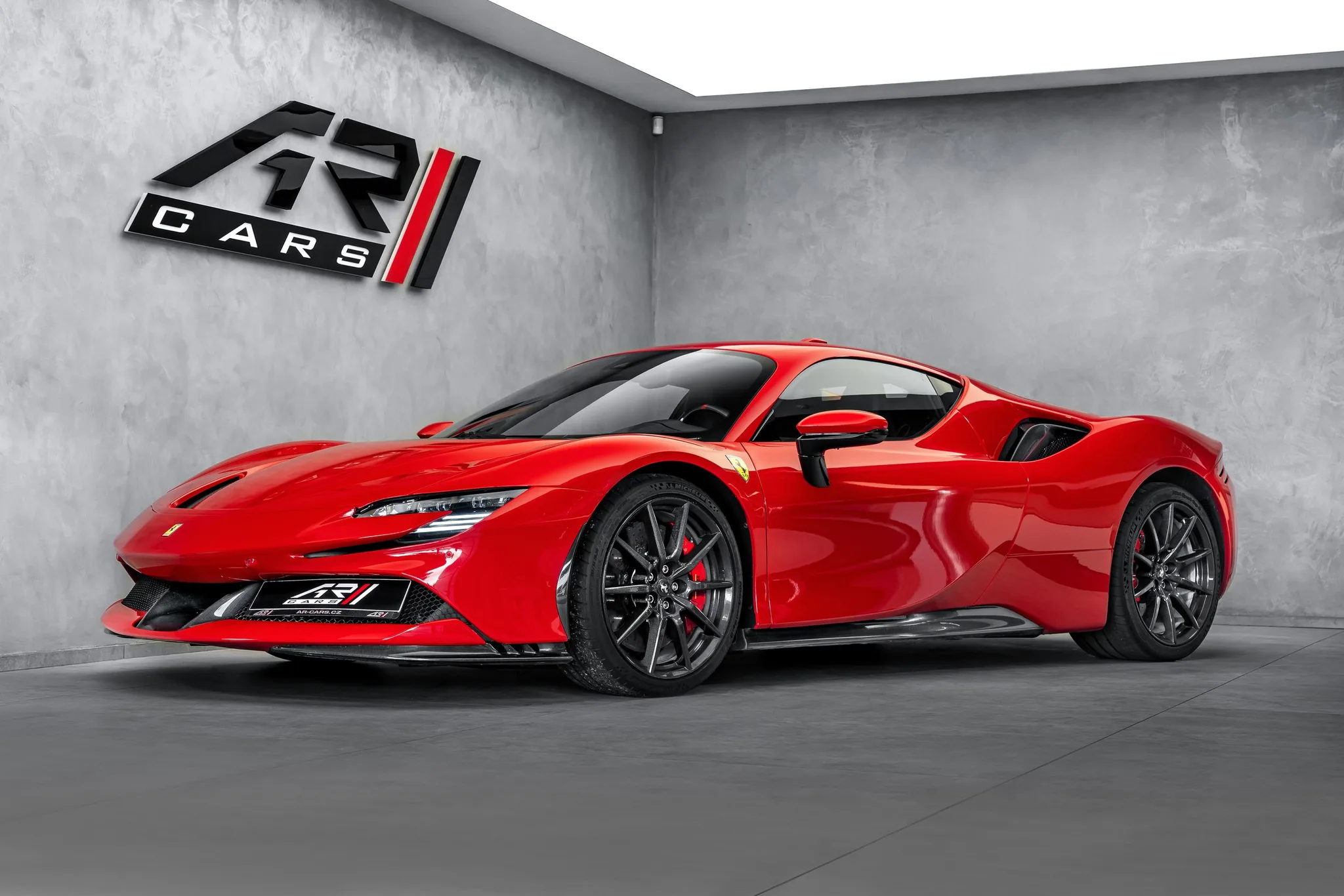 2024 Ferrari SF90 Stradale angeboten von einem Fachhändler in Ostrava, Tschechien, Hauptfoto