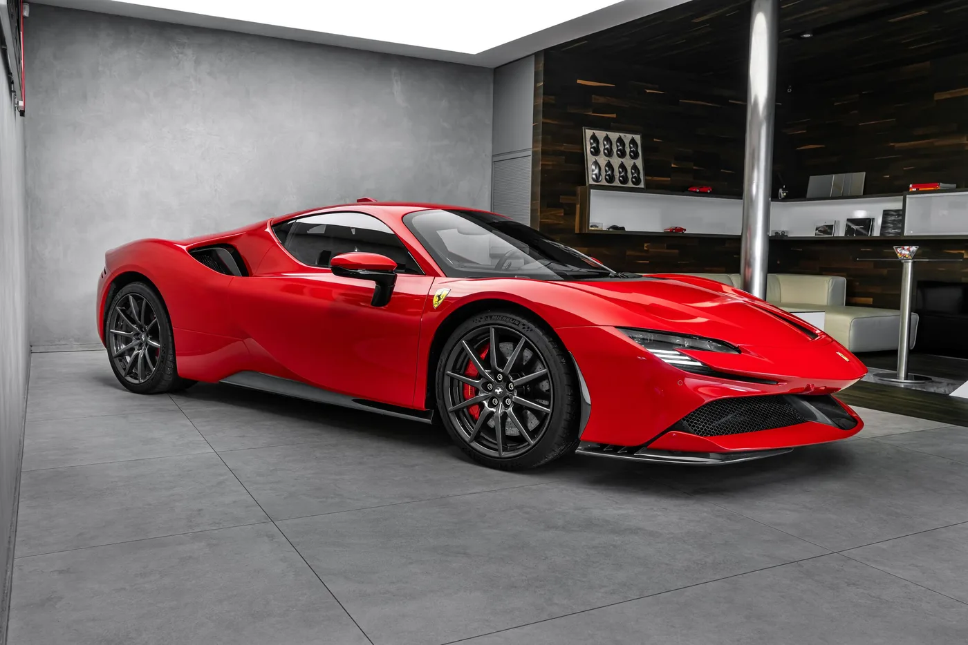 2024 Ferrari SF90 Stradale proposée par un concessionnaire spécialisé à Ostrava, Tchéquie, photo 4 sur 15