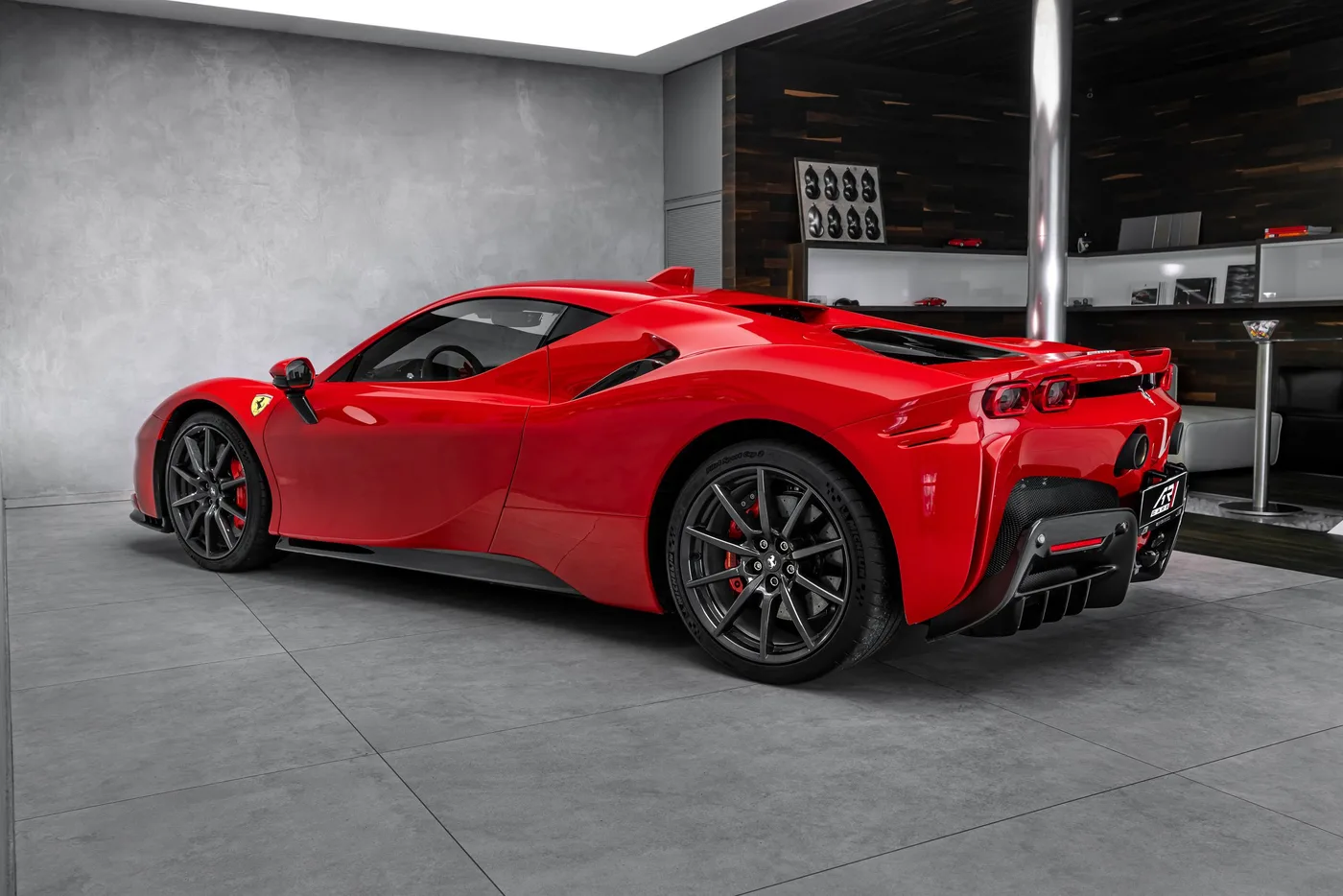 2024 Ferrari SF90 Stradale proposée par un concessionnaire spécialisé à Ostrava, Tchéquie, photo 7 sur 15