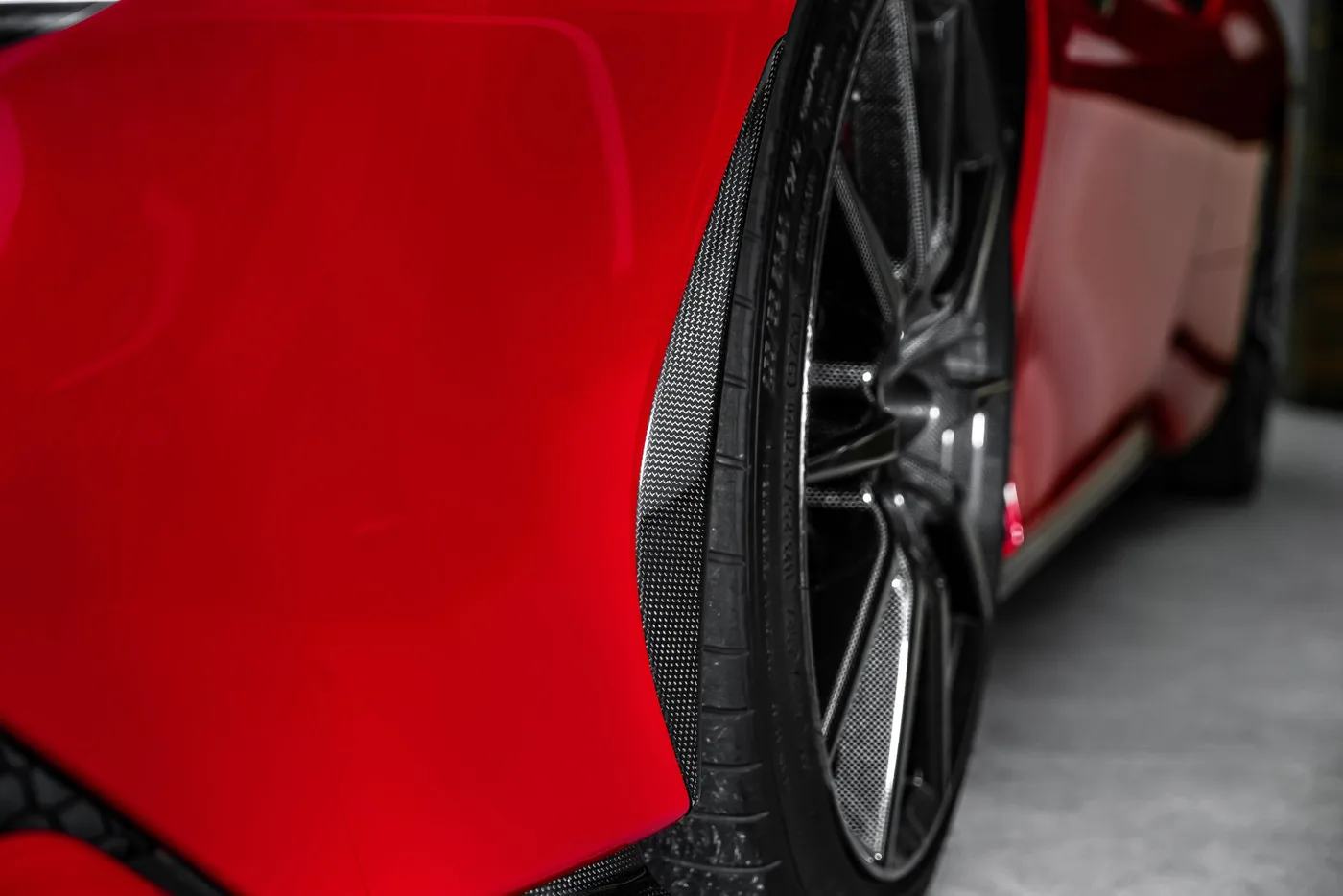 2024 Ferrari SF90 Stradale proposée par un concessionnaire spécialisé à Ostrava, Tchéquie, photo 13 sur 15