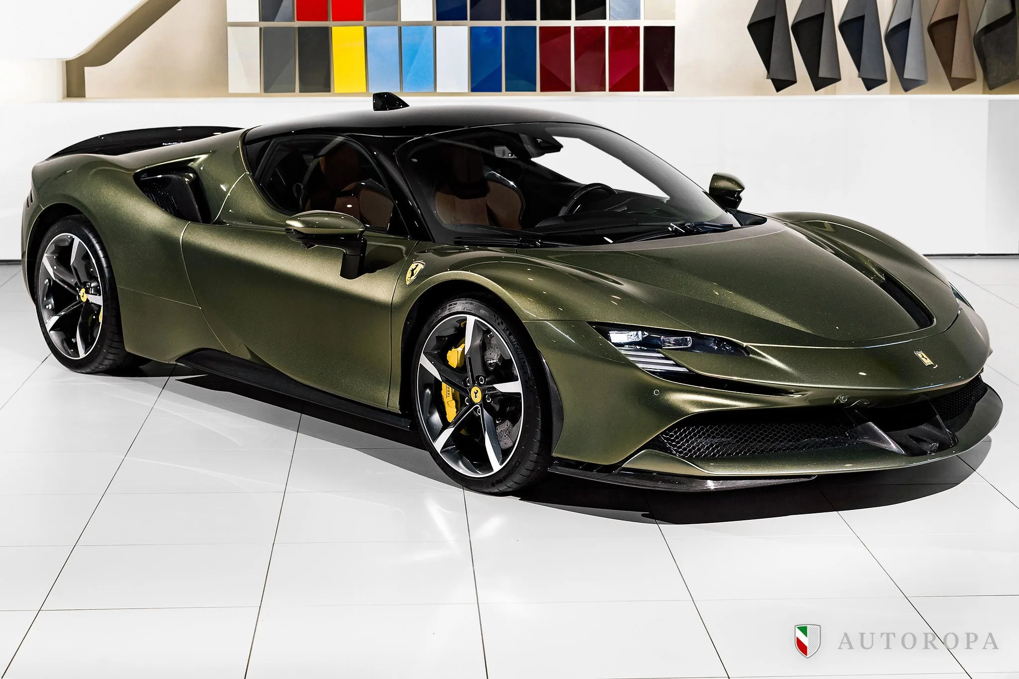 2024 Ferrari SF90 Stradale Assetto Fiorano proposée par un concessionnaire agréé Ferrari et Maserati à Arlöv, Suède, photo principale