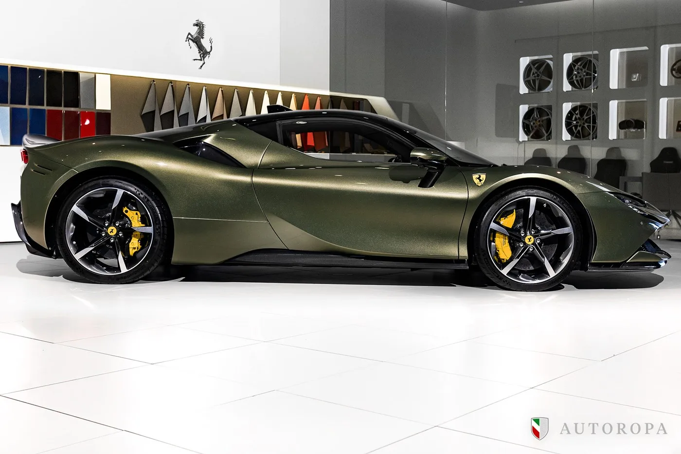2024 Ferrari SF90 Stradale Assetto Fiorano proposée par un concessionnaire agréé Ferrari et Maserati à Arlöv, Suède, photo 2 sur 10