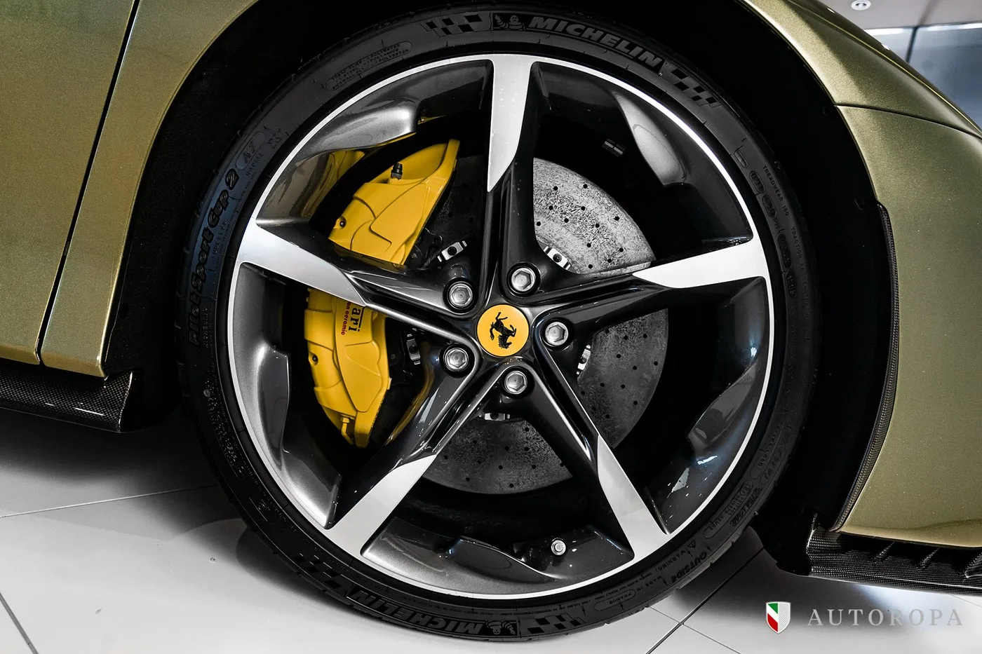 2024 Ferrari SF90 Stradale Assetto Fiorano proposée par un concessionnaire agréé Ferrari et Maserati à Arlöv, Suède, photo 10 sur 10