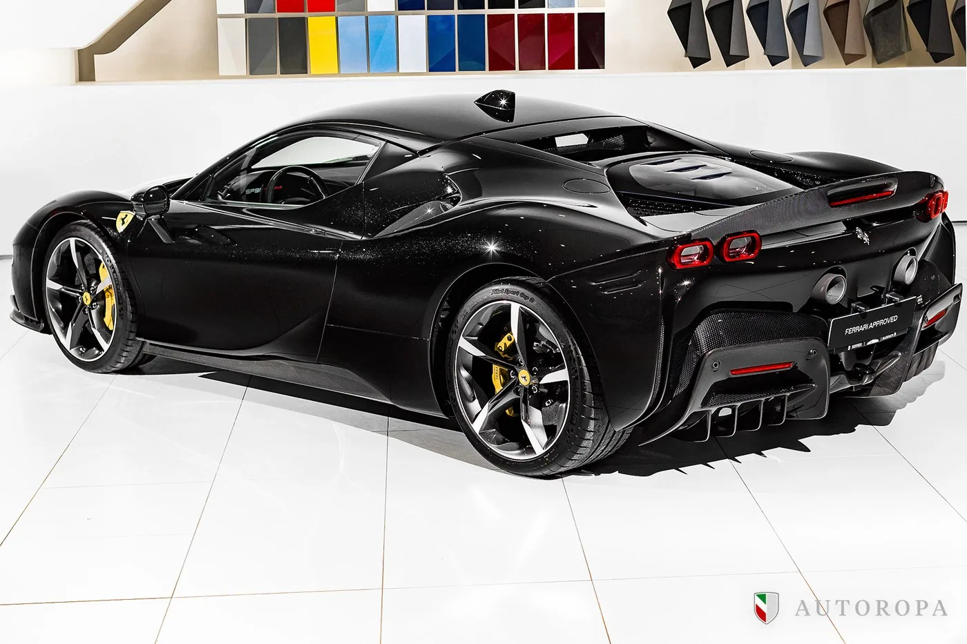 2024 Ferrari SF90 Stradale Assetto Fiorano proposée par un concessionnaire agréé Ferrari et Maserati à Arlöv, Suède, photo 4 sur 10