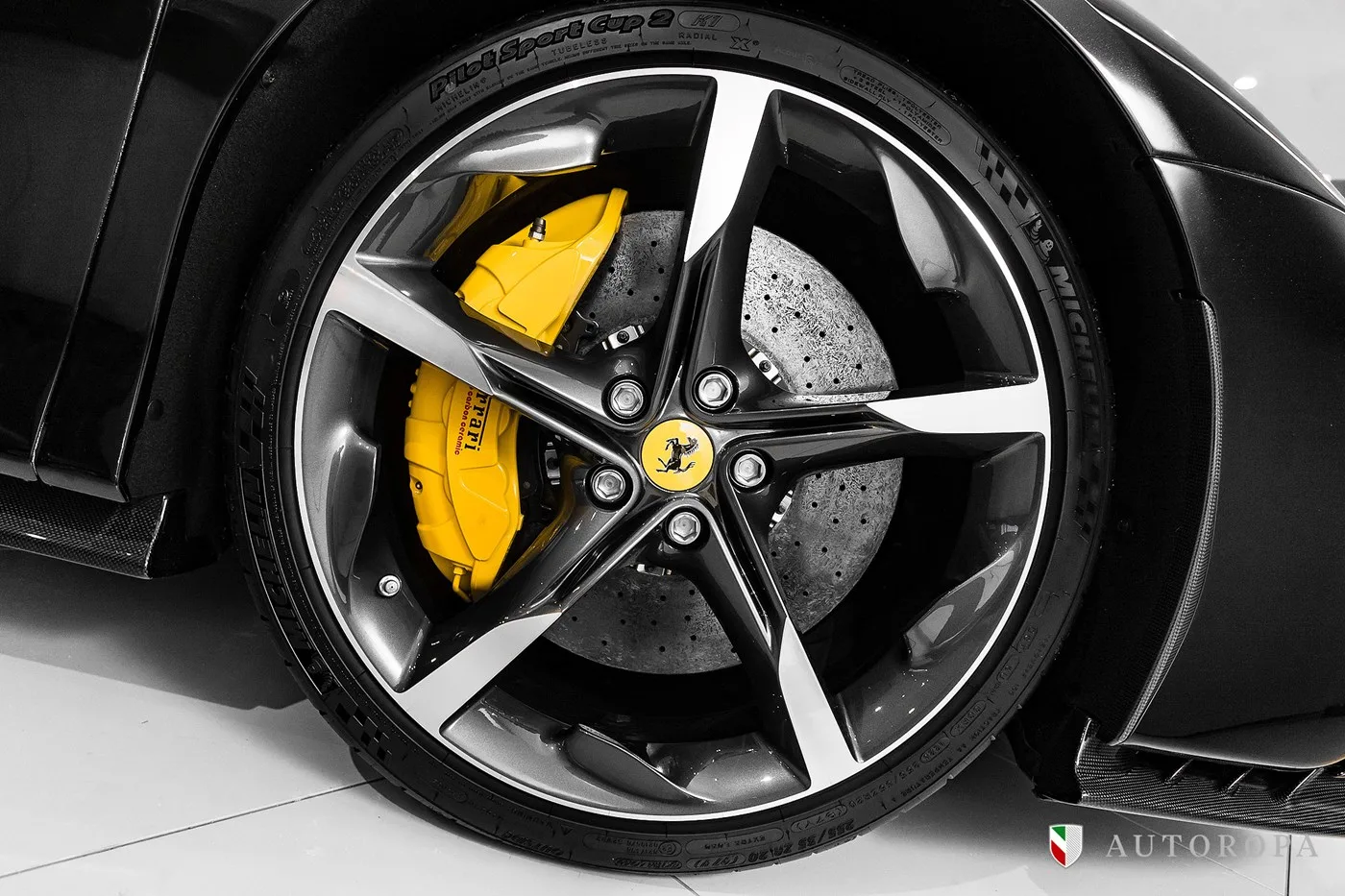 2024 Ferrari SF90 Stradale Assetto Fiorano proposée par un concessionnaire agréé Ferrari et Maserati à Arlöv, Suède, photo 10 sur 10