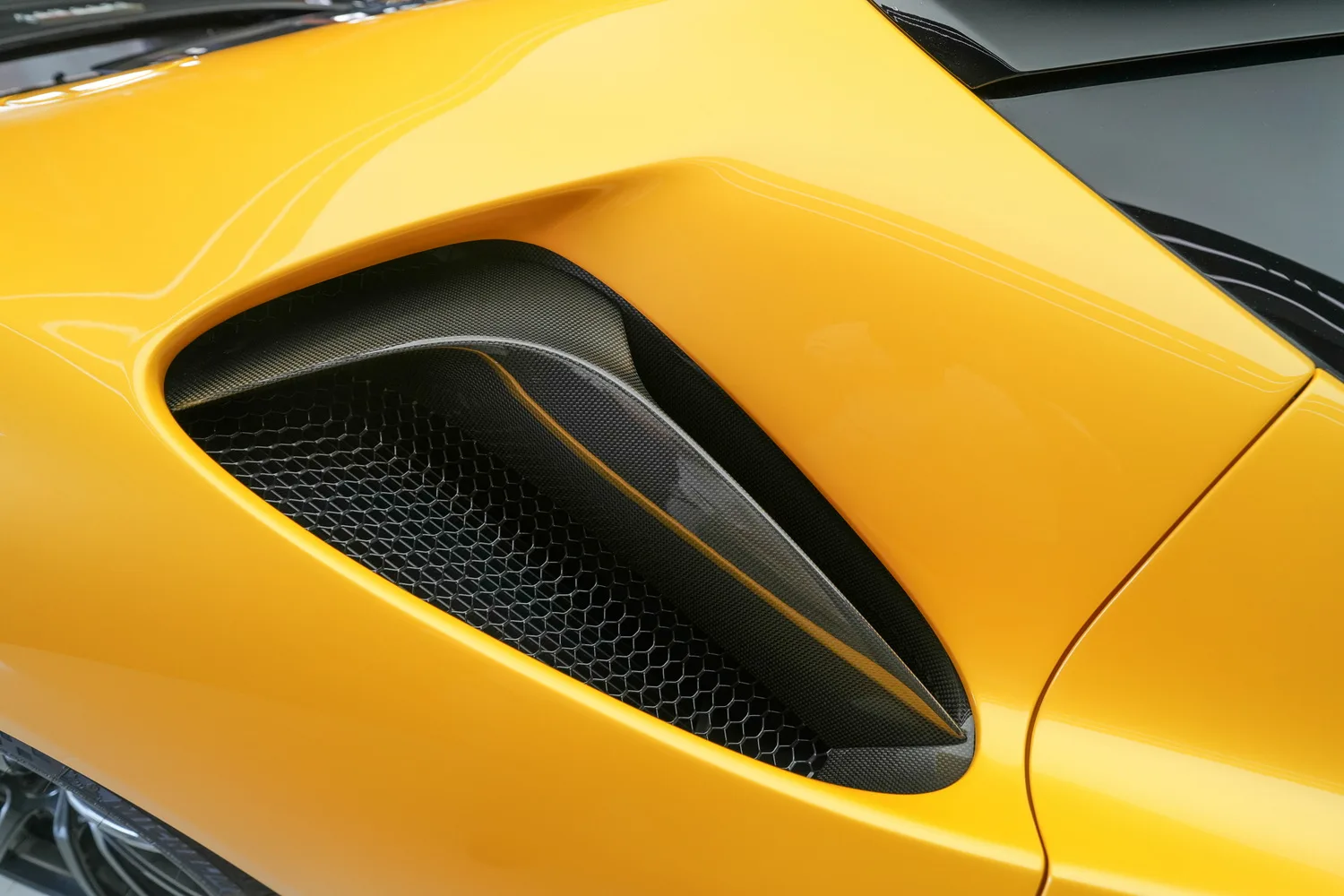 2024 Ferrari SF90 Stradale Assetto Fiorano, 13/20