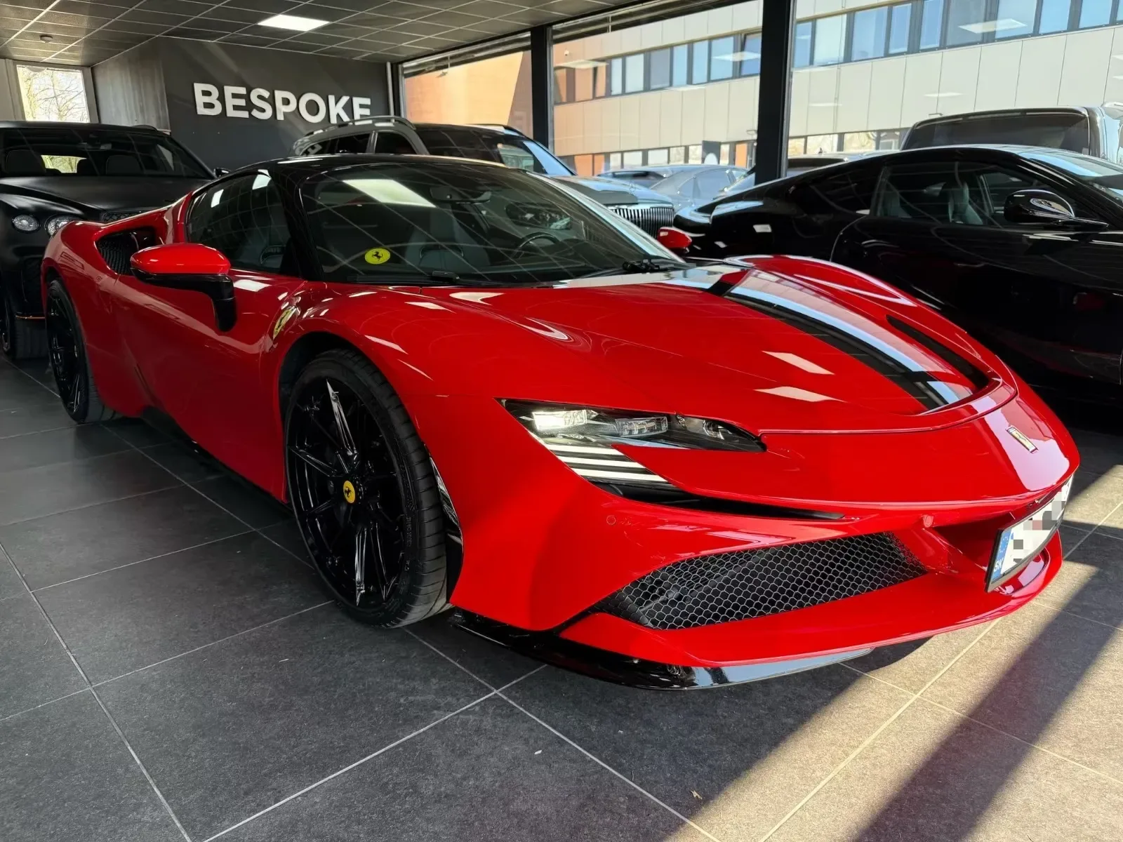 2024 Ferrari SF90 Stradale proposée par un concessionnaire spécialisé à Bratislava, Slovaquie, photo principale