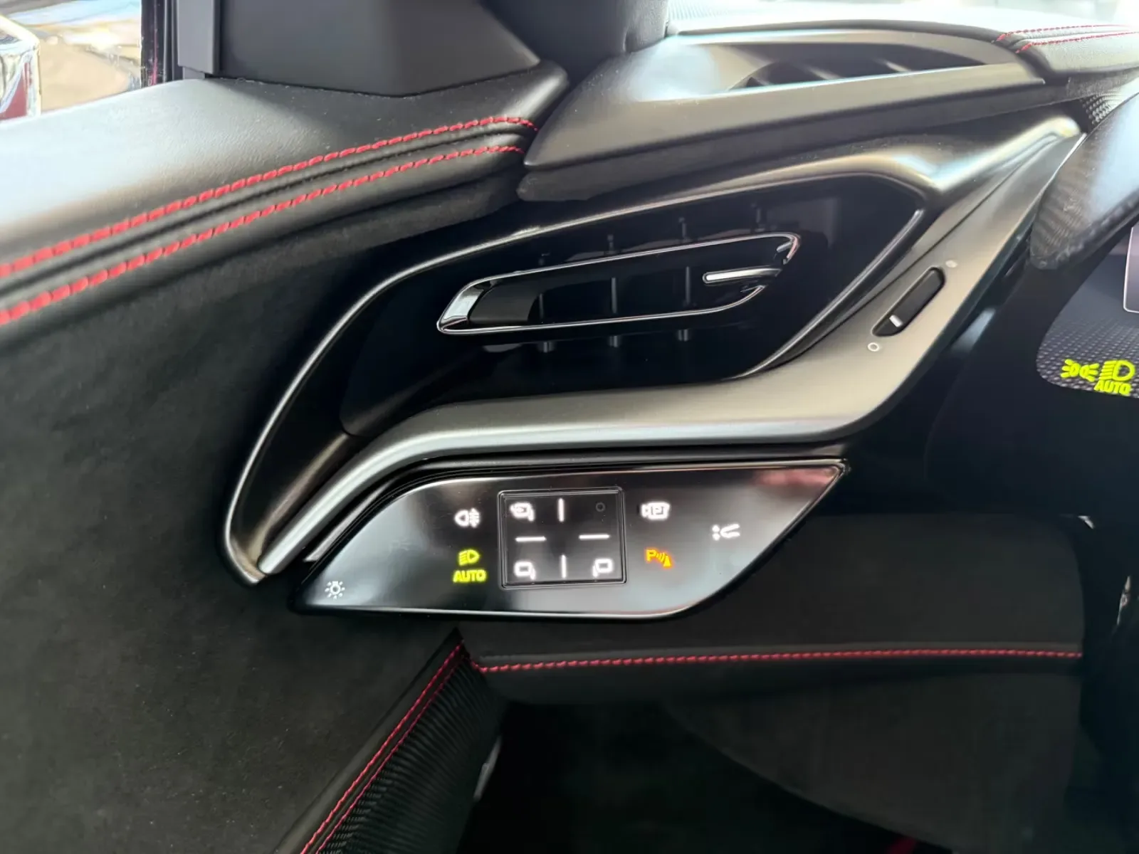2024 Ferrari SF90 Stradale, 17/19