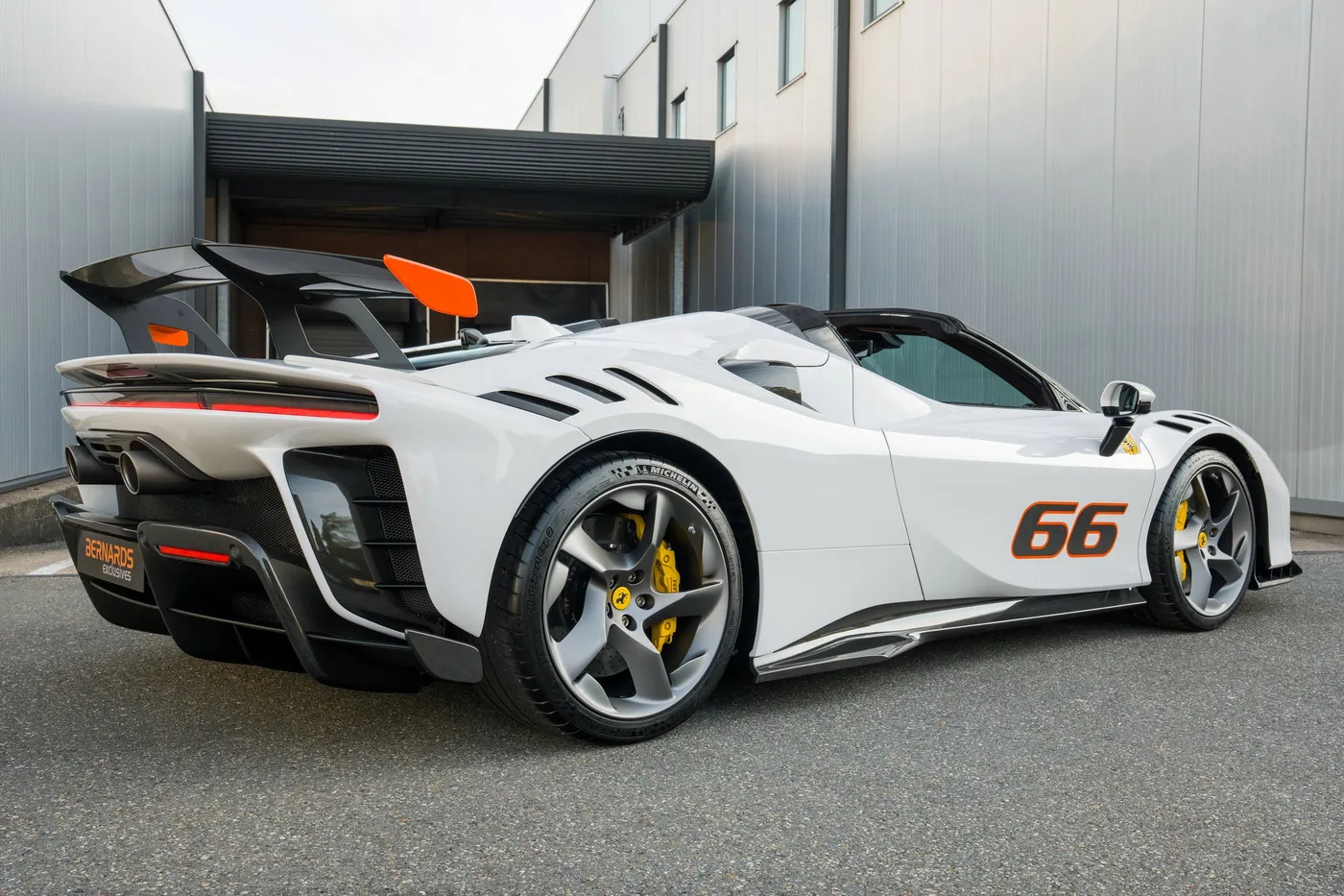 2024 Ferrari SF90 XX Spider angeboten von einem Supersportwagenhändler in Woerden, Niederlande, Foto 2 von 25