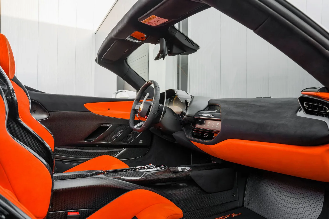 2024 Ferrari SF90 XX Spider angeboten von einem Supersportwagenhändler in Woerden, Niederlande, Foto 5 von 25