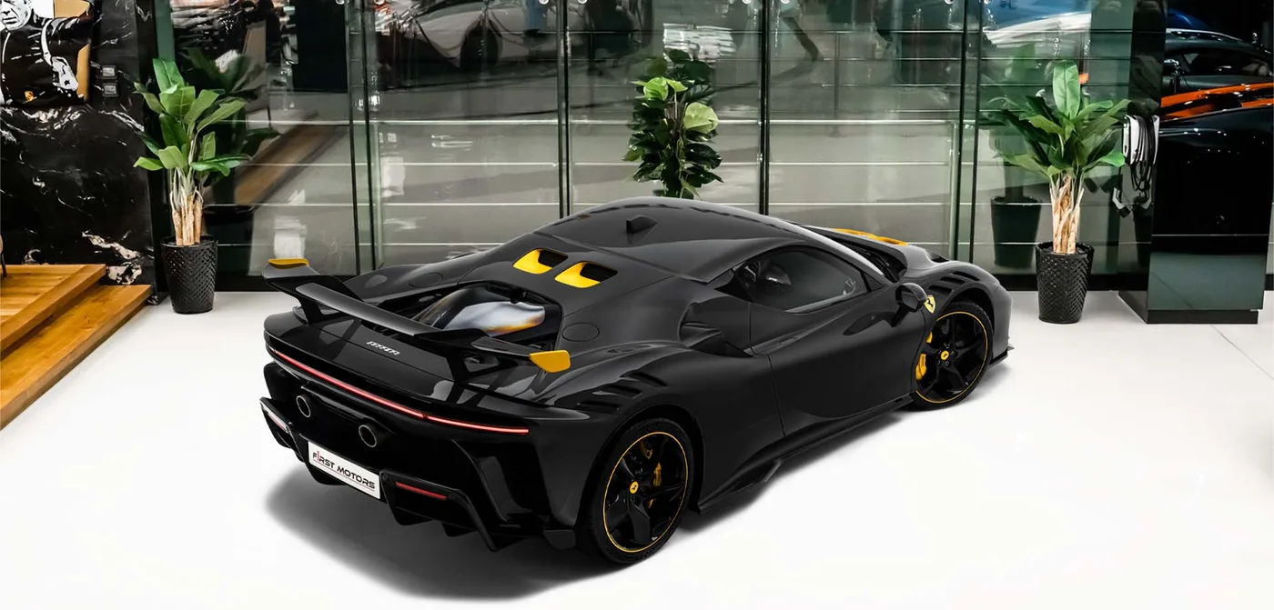 2024 Ferrari SF90 XX Stradale proposée par un concessionnaire spécialisé à Dubai, Émirats arabes unis, vue extérieure 2