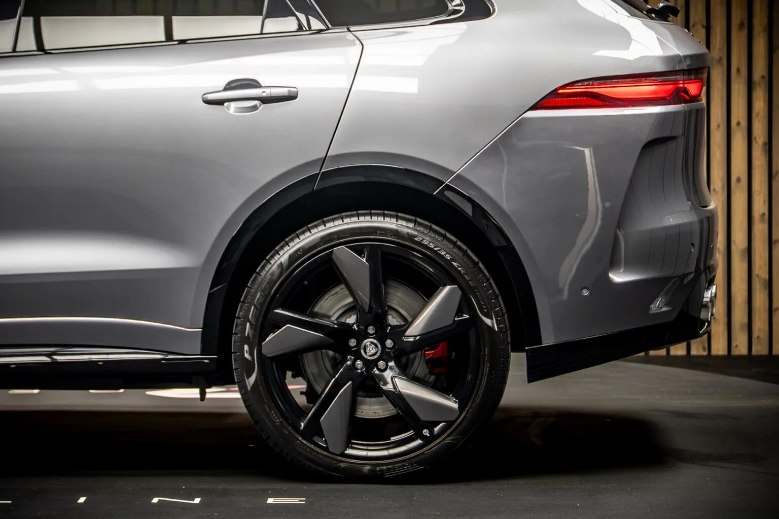 2024 Jaguar F-Pace SVR, 17/30