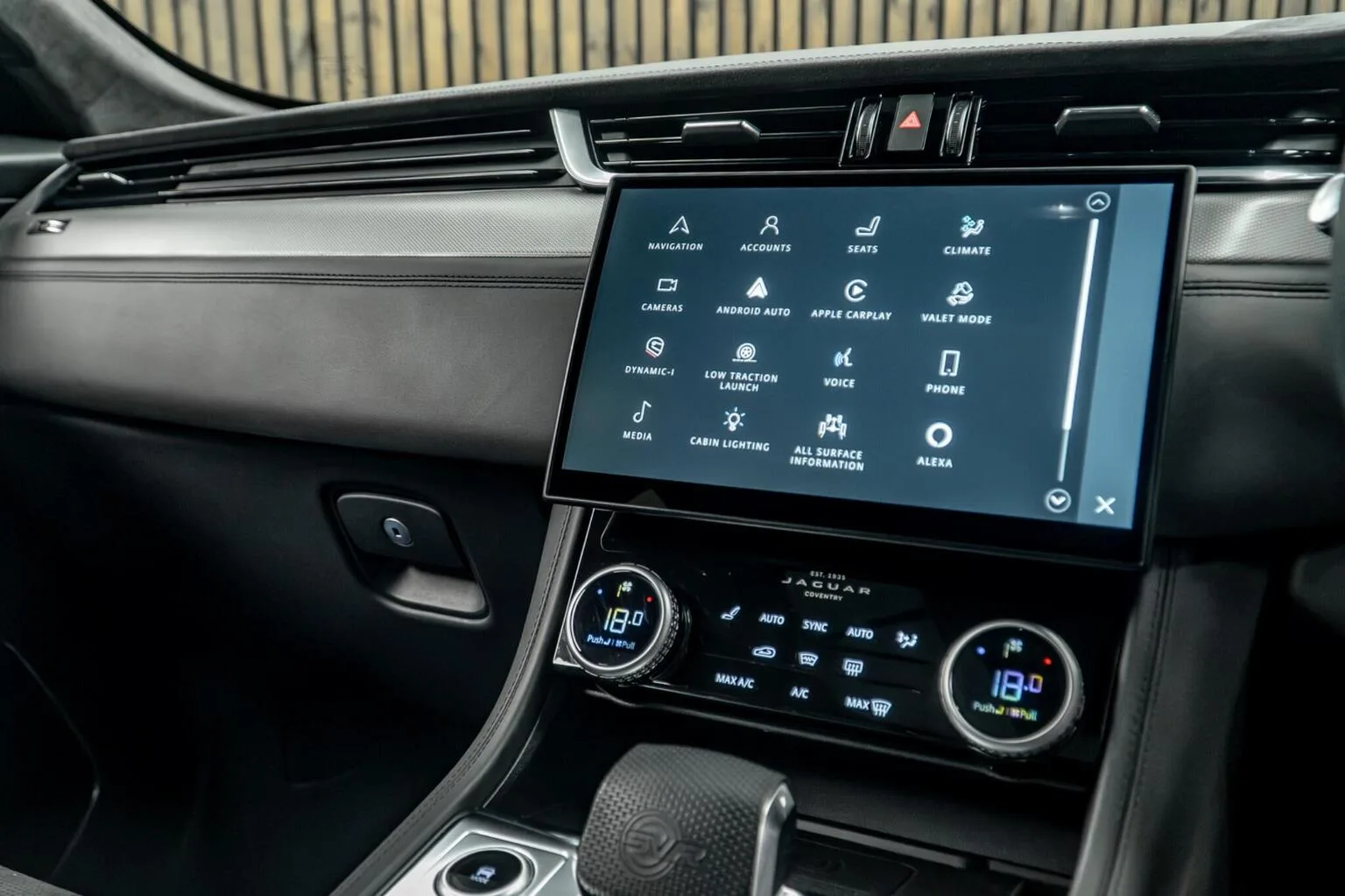2024 Jaguar F-Pace SVR, 25/30