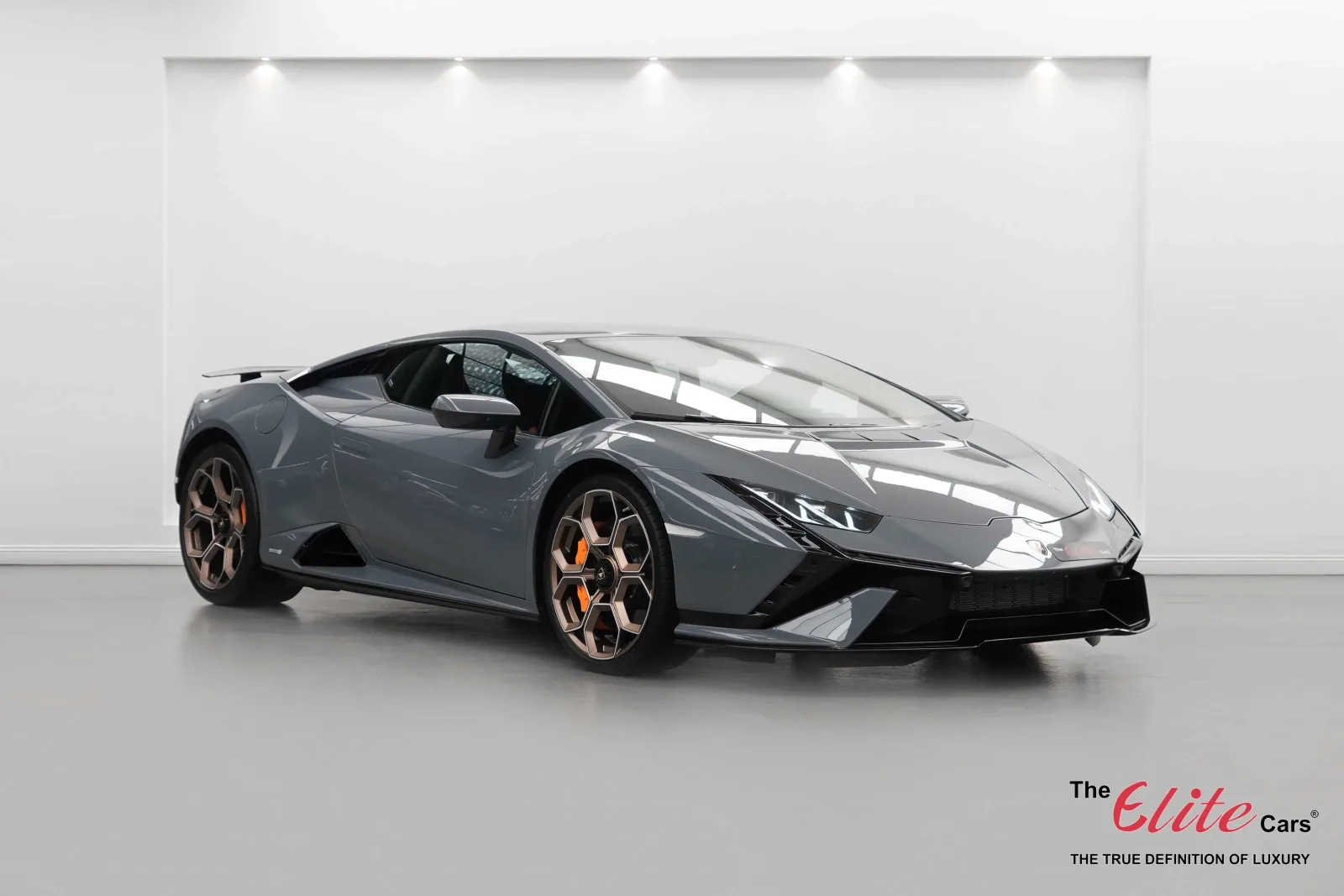 2024 Lamborghini Huracán Tecnica angeboten von einem Fachhändler in Dubai, Vereinigte Arabische Emirate, Hauptfoto