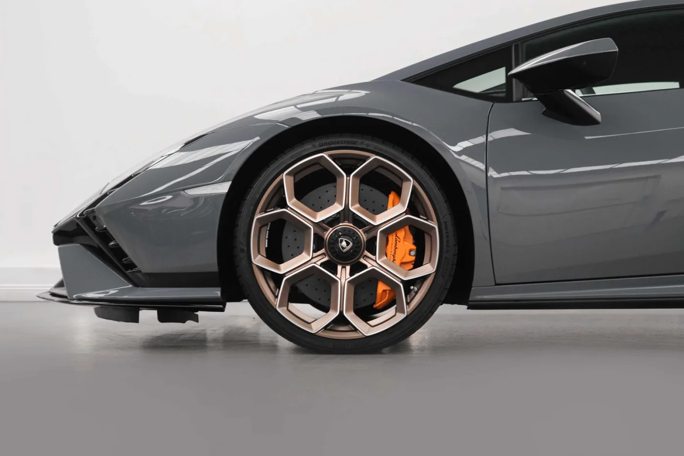 2024 Lamborghini Huracán Tecnica angeboten von einem Fachhändler in Dubai, Vereinigte Arabische Emirate, Foto 7 von 10