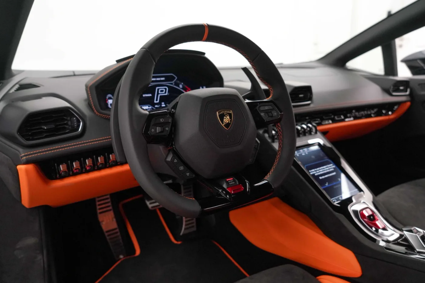 2024 Lamborghini Huracán Tecnica angeboten von einem Fachhändler in Dubai, Vereinigte Arabische Emirate, Foto 10 von 10