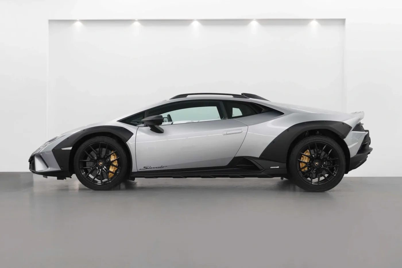 2024 Lamborghini Huracán Sterrato angeboten von einem Fachhändler in Dubai, Vereinigte Arabische Emirate, Foto 3 von 10