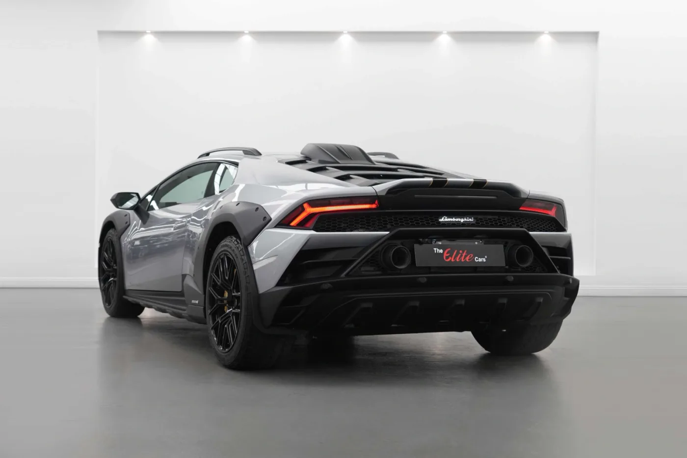 2024 Lamborghini Huracán Sterrato angeboten von einem Fachhändler in Dubai, Vereinigte Arabische Emirate, Foto 4 von 10