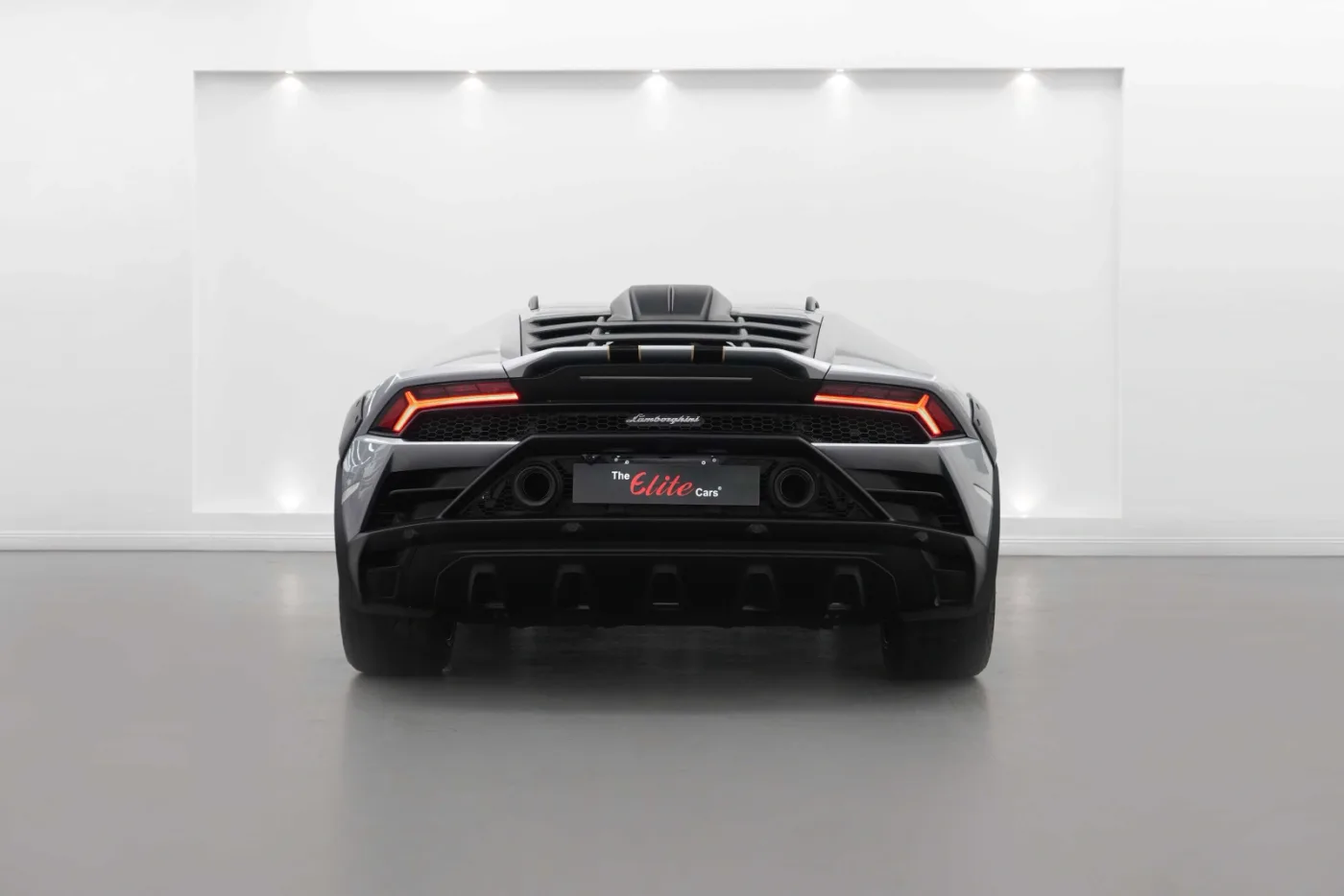 2024 Lamborghini Huracán Sterrato angeboten von einem Fachhändler in Dubai, Vereinigte Arabische Emirate, Foto 5 von 10