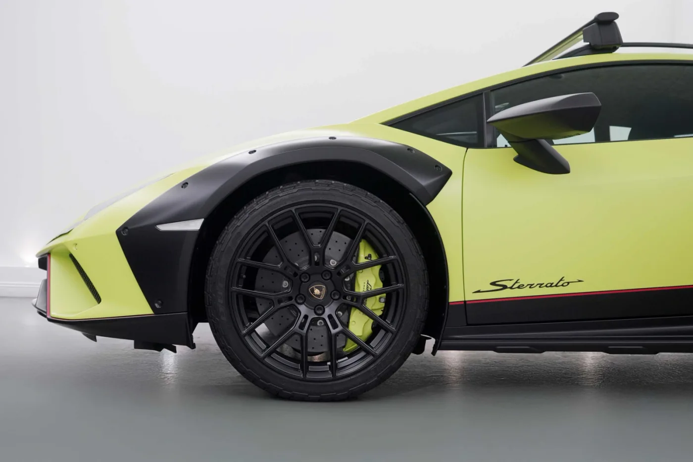 2024 Lamborghini Huracán Sterrato offered by a specialist dealer in Dubai, United Arab Emirates, photo 7 of 10