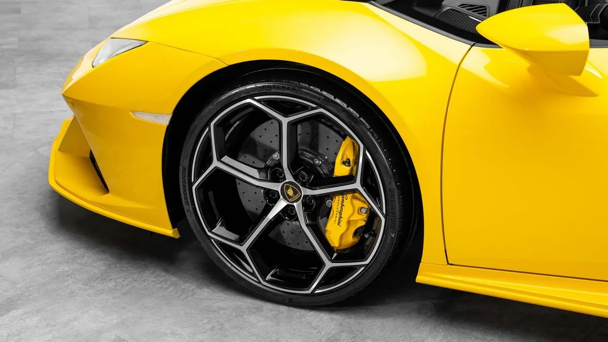 2024 Lamborghini Huracán EVO Spyder angeboten von einem Fachhändler in Dubai, Vereinigte Arabische Emirate, Foto 6 von 25