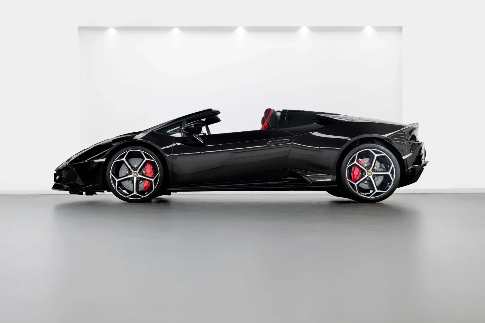 2024 Lamborghini Huracán EVO Spyder, 2/17