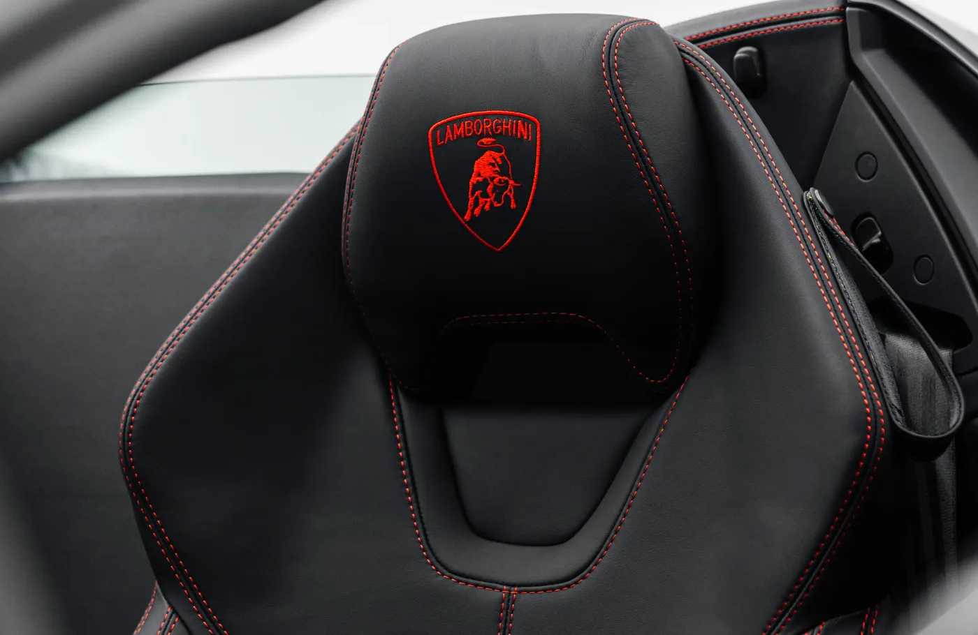 2024 Lamborghini Huracán EVO Spyder angeboten von einem Fachhändler in Dubai, Vereinigte Arabische Emirate, Foto 9 von 10
