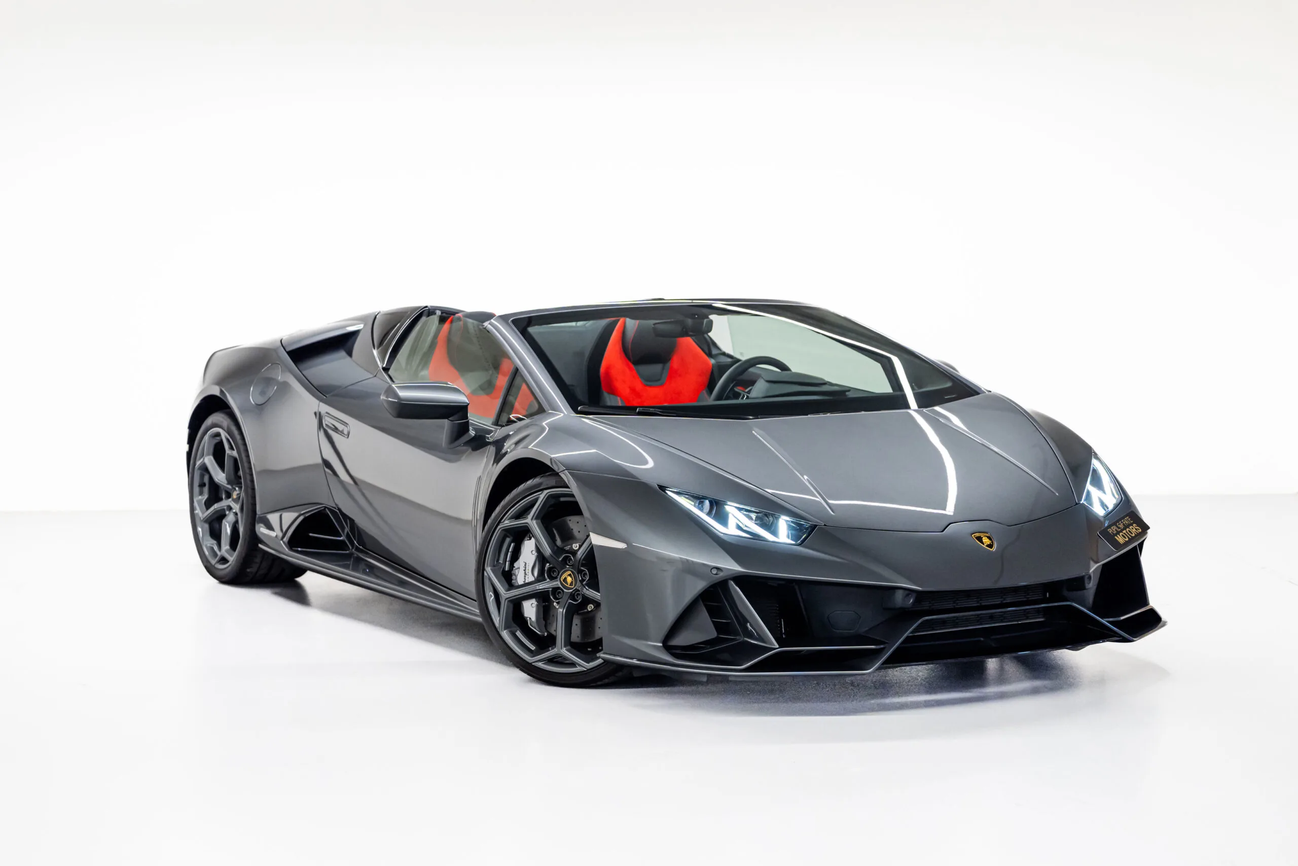 2024 Lamborghini Huracán EVO Spyder angeboten von einem Fachhändler in Dubai, Vereinigte Arabische Emirate, Hauptfoto