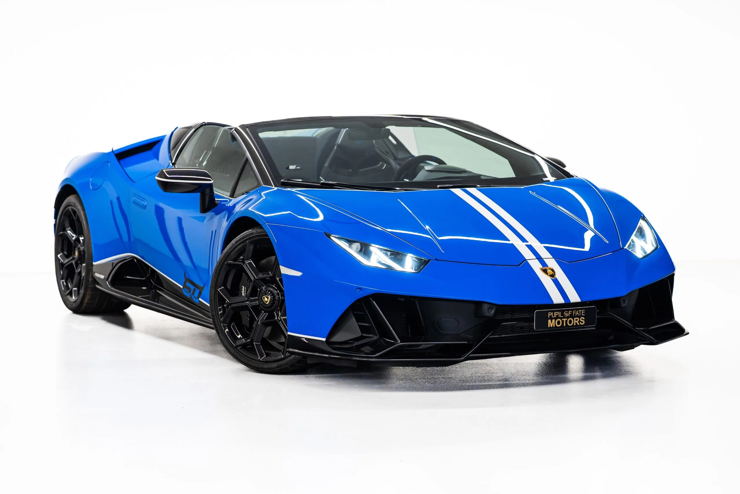 2024 Lamborghini Huracán EVO Spyder 60th Anniversary angeboten von einem Fachhändler in Dubai, Vereinigte Arabische Emirate, Hauptfoto