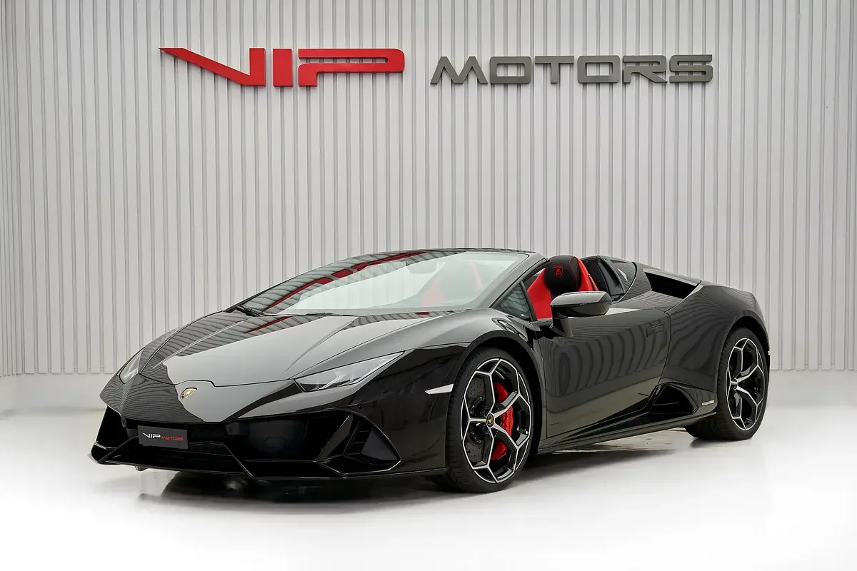 2024 Lamborghini Huracán EVO Spyder proposta da un concessionario specializzato a Dubai, Emirati Arabi Uniti, foto principale