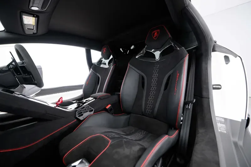 2024 Lamborghini Huracán Sterrato, 17/20