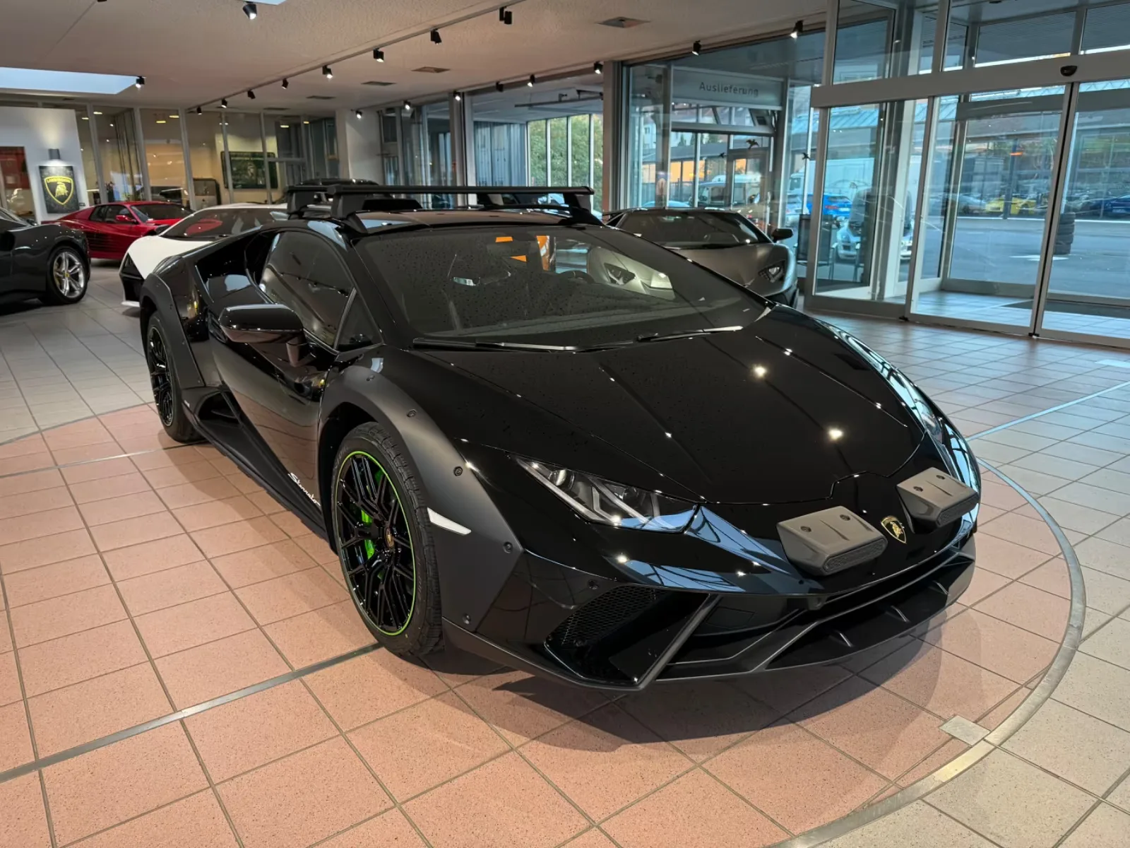 2024 Lamborghini Huracán Sterrato proposée par un concessionnaire spécialisé à Hannover, Allemagne, photo principale