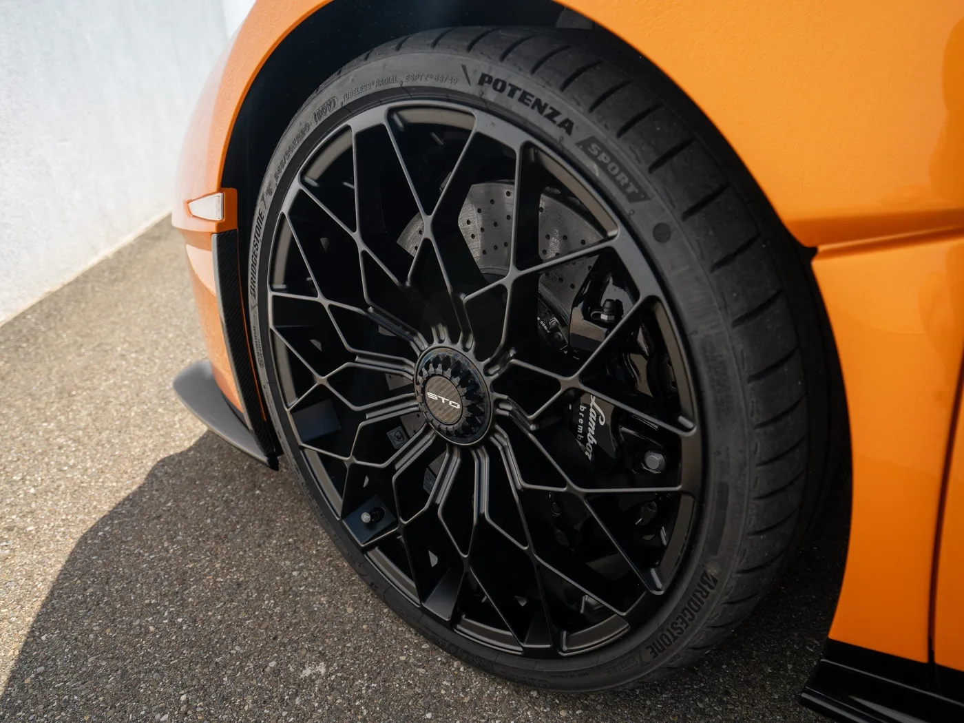 2024 Lamborghini Huracán STO angeboten von einem Fachhändler in Singen, Deutschland, Foto 13 von 15