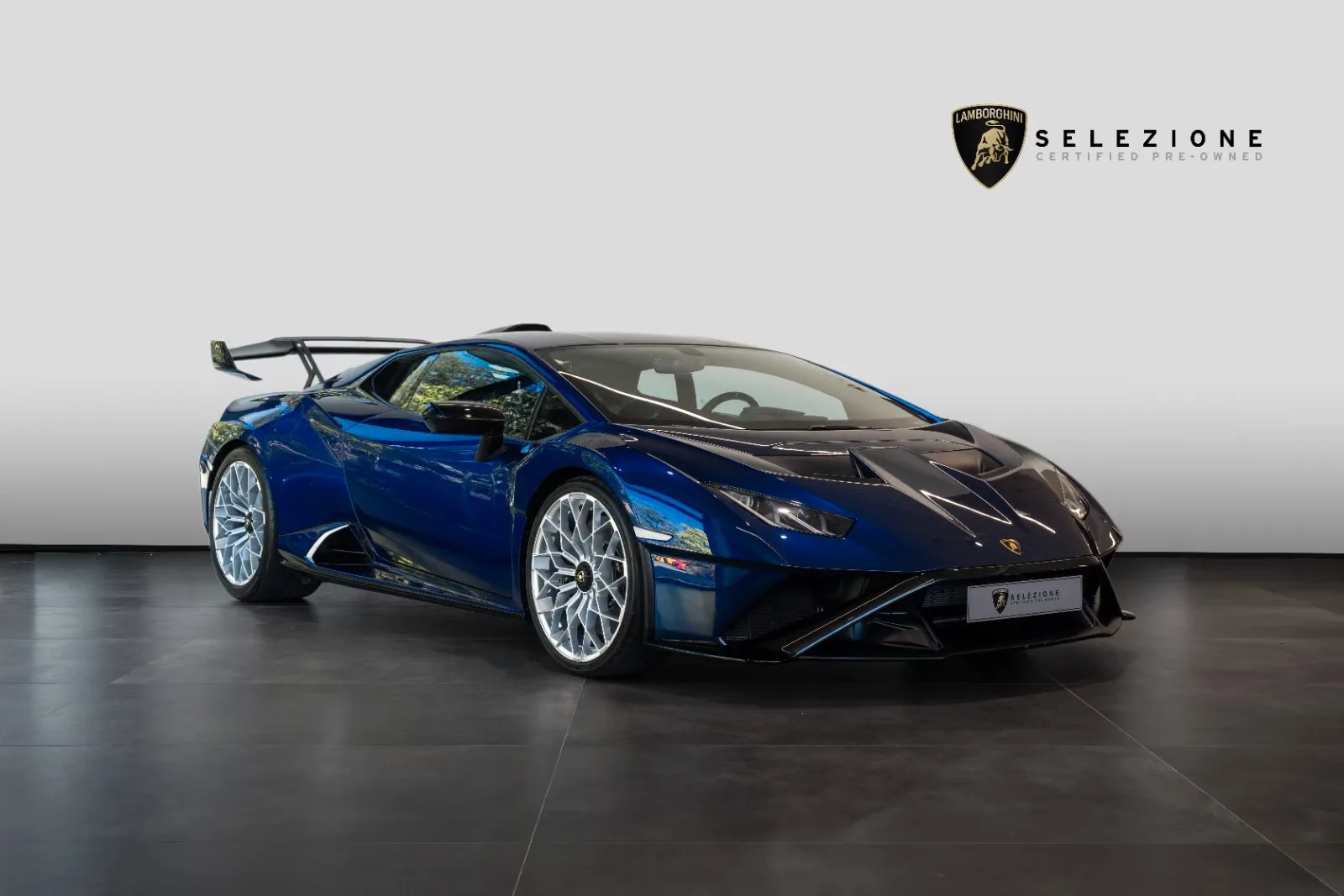 2024 Lamborghini Huracán STO angeboten von einem Fachhändler in München, Deutschland, Hauptfoto