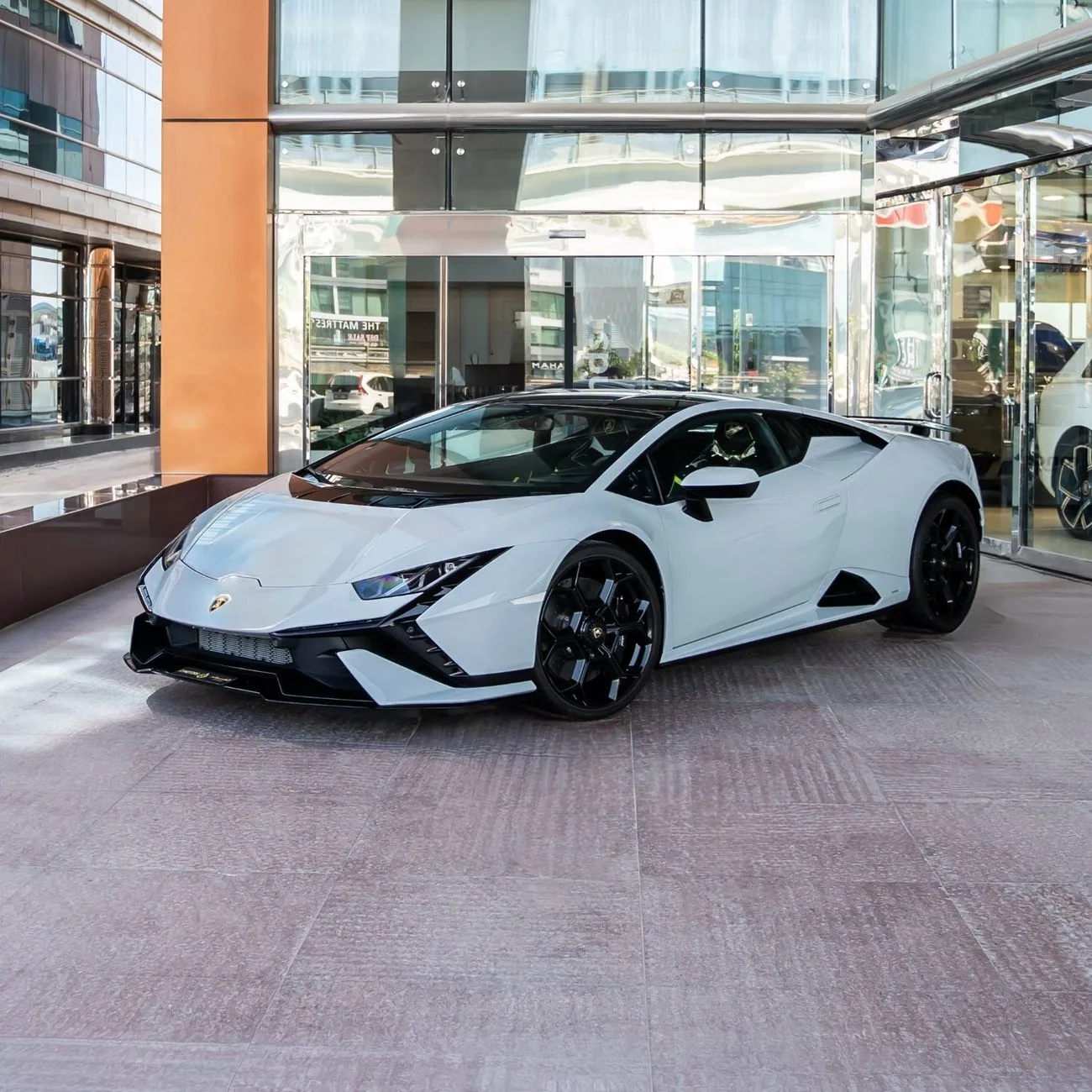 2024 Lamborghini Huracán Tecnica angeboten von einem Fachhändler in Dubai, Vereinigte Arabische Emirate, Hauptfoto