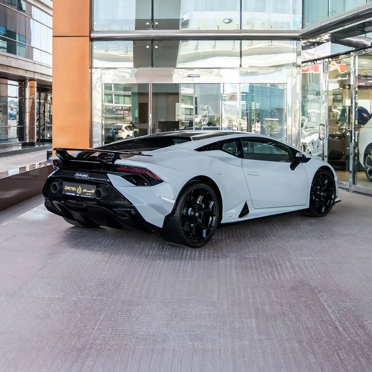 2024 Lamborghini Huracán Tecnica proposée par un concessionnaire spécialisé à Dubai, Émirats arabes unis, photo 3 sur 15