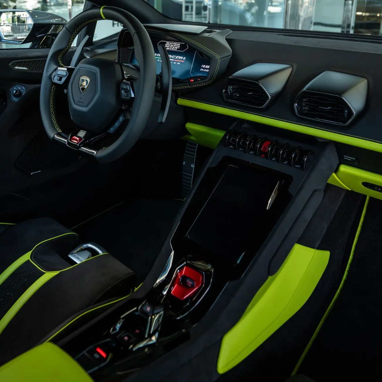 2024 Lamborghini Huracán Tecnica proposée par un concessionnaire spécialisé à Dubai, Émirats arabes unis, photo 7 sur 15