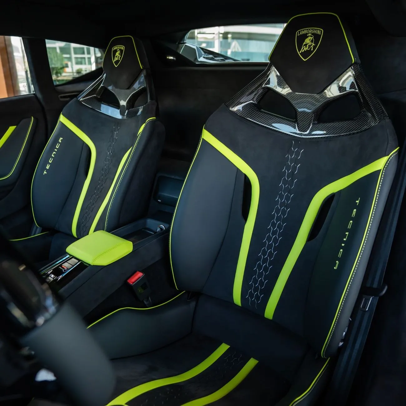 2024 Lamborghini Huracán Tecnica proposée par un concessionnaire spécialisé à Dubai, Émirats arabes unis, photo 8 sur 15