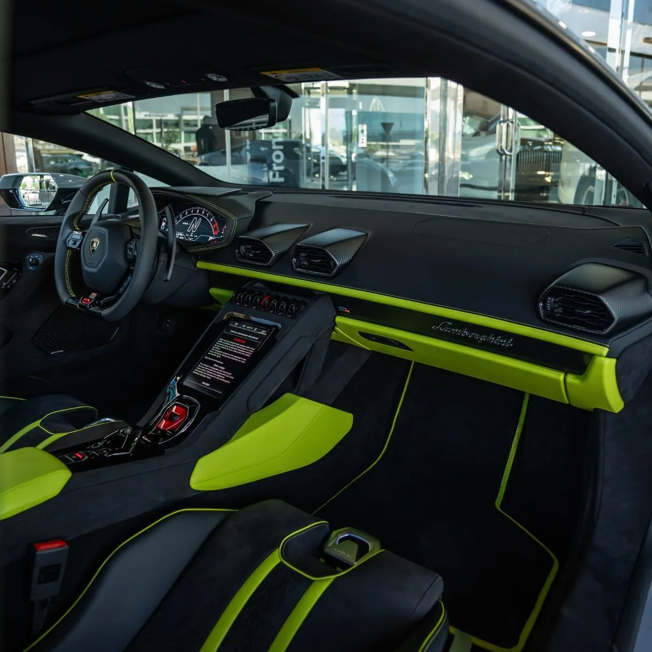 2024 Lamborghini Huracán Tecnica proposée par un concessionnaire spécialisé à Dubai, Émirats arabes unis, photo 13 sur 15