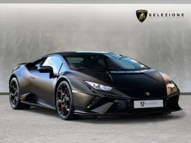 2024 Lamborghini Huracán Tecnica en un concesionario especializado de Mayfair, Reino Unido, foto principal