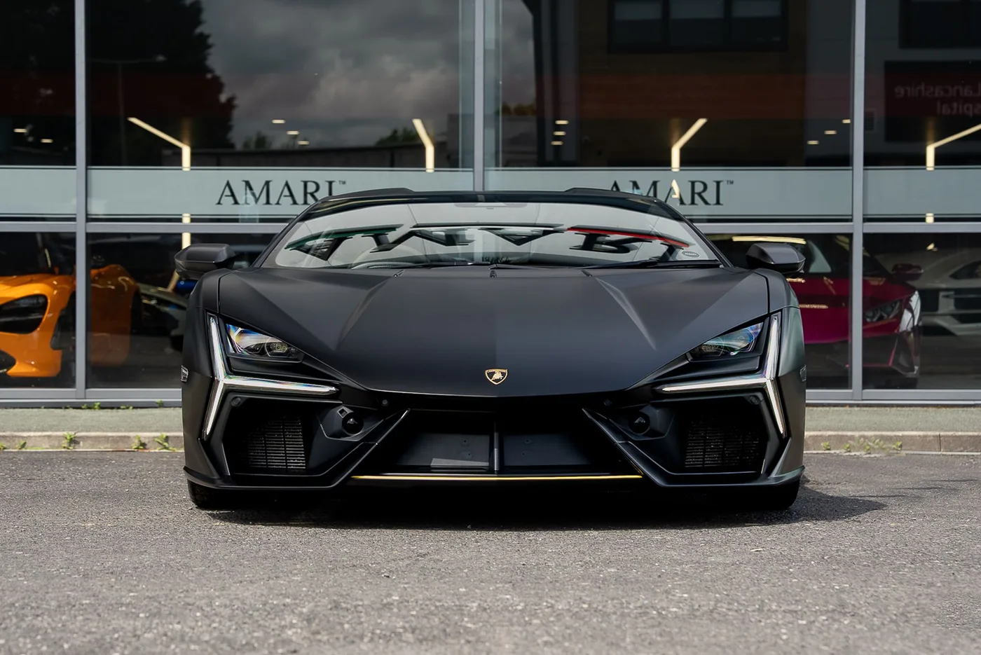 2024 Lamborghini Revuelto proposée par un spécialiste de la supercar à Preston, Royaume-Uni, photo 5 sur 25