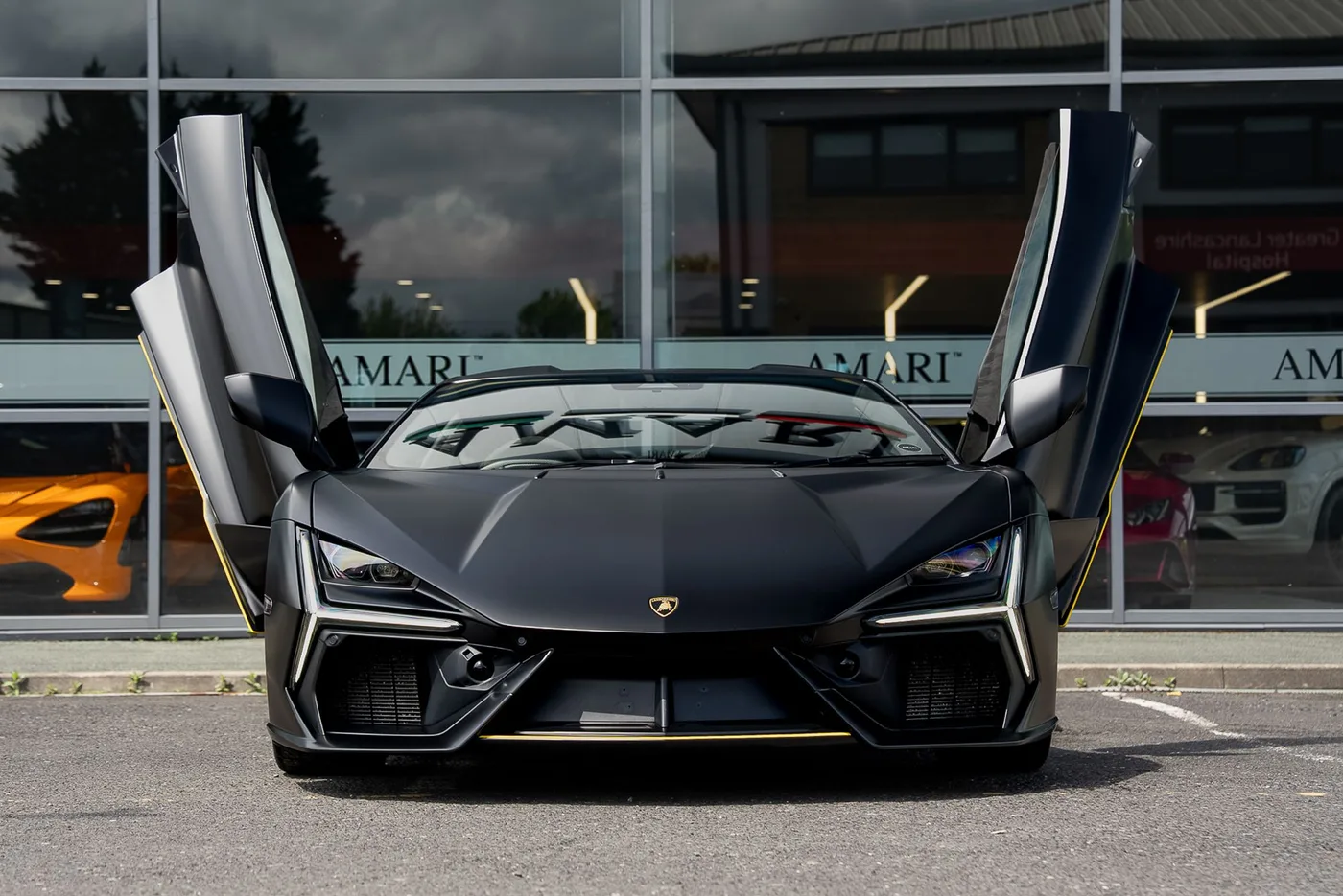 2024 Lamborghini Revuelto proposée par un spécialiste de la supercar à Preston, Royaume-Uni, photo 7 sur 25