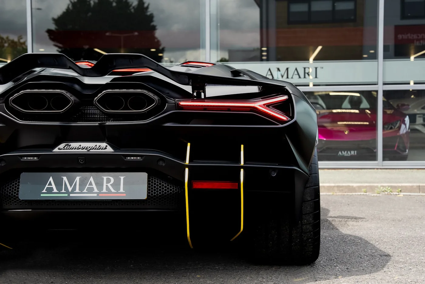 2024 Lamborghini Revuelto proposée par un spécialiste de la supercar à Preston, Royaume-Uni, photo 10 sur 25